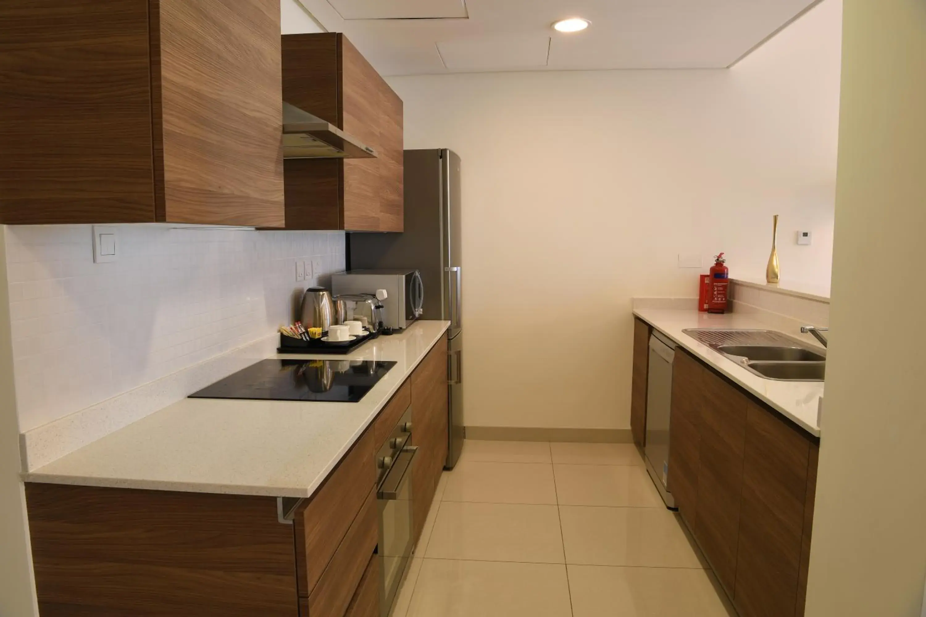 Kitchen or kitchenette, Kitchen/Kitchenette in Gulf Suites Hotel Amwaj