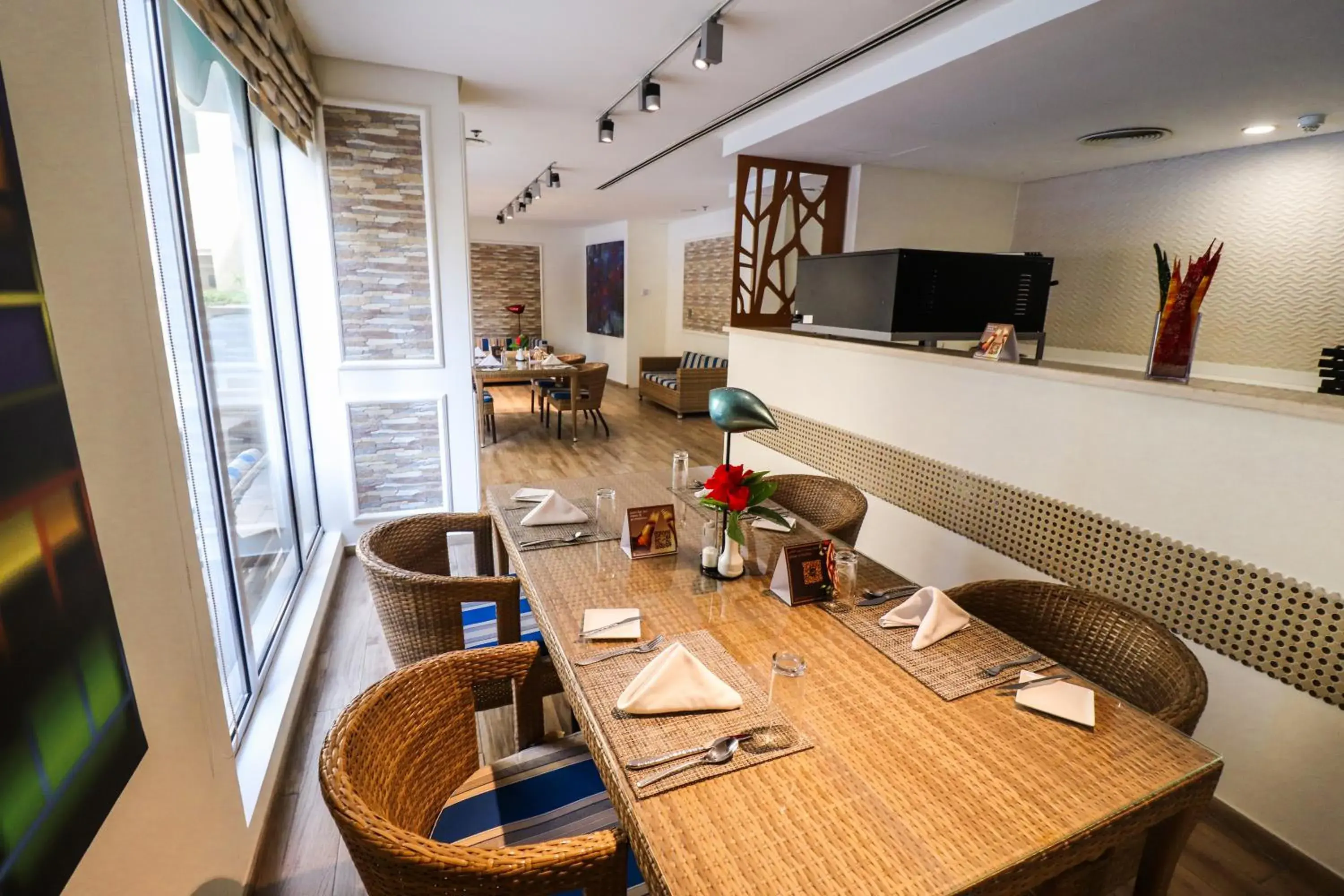 Restaurant/places to eat in Gulf Suites Hotel Amwaj