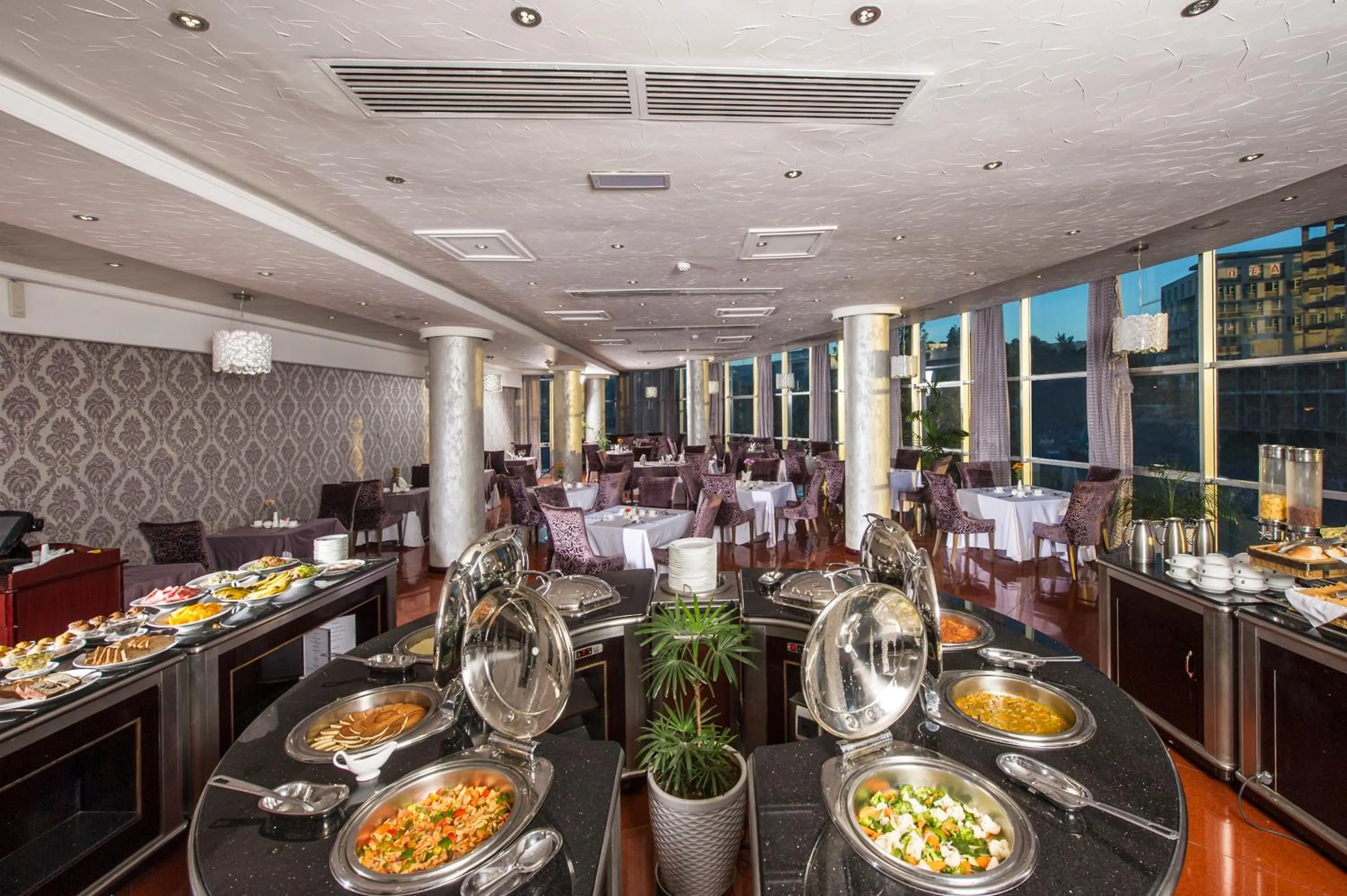 Restaurant/places to eat in Grand Eliana Hotel Conference & Spa