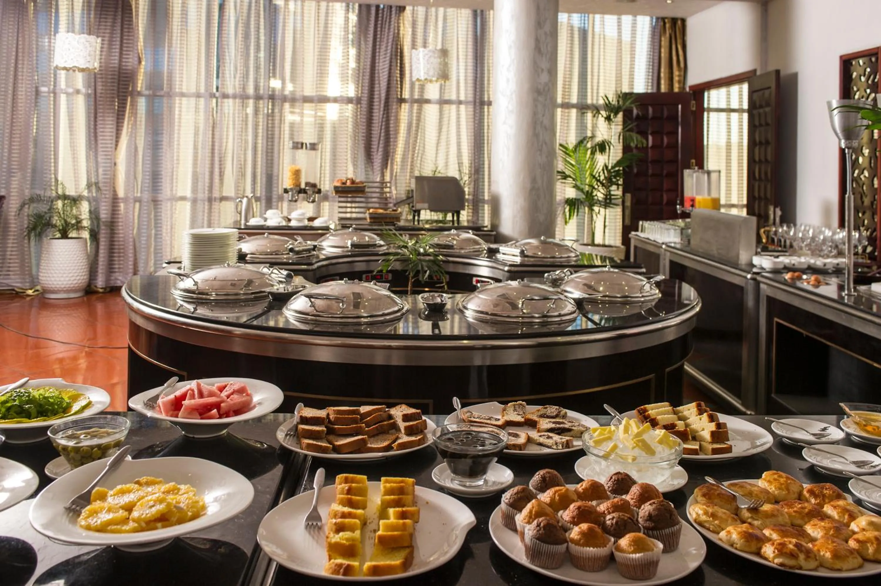 Restaurant/places to eat in Grand Eliana Hotel Conference & Spa