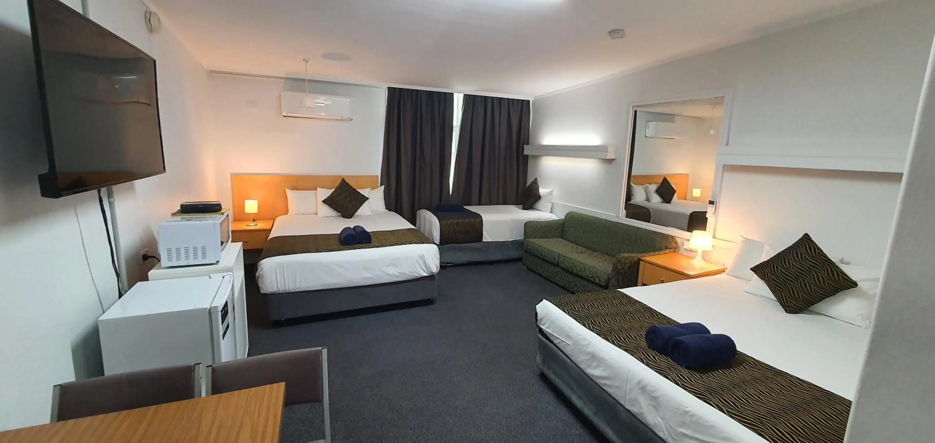 Photo of the whole room, Bed in Silver Oaks Motel