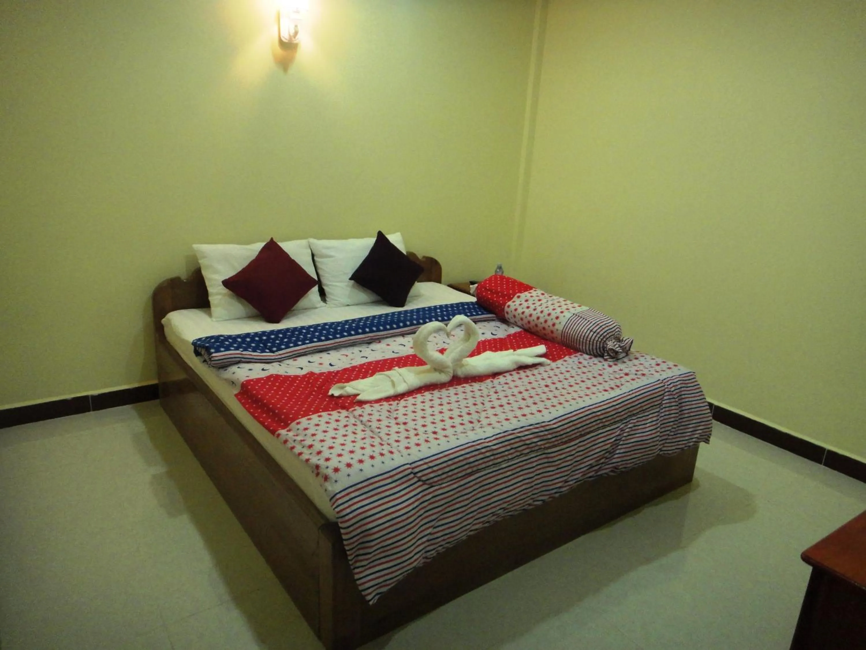 Photo of the whole room, Bed in Khemra I Guesthouse