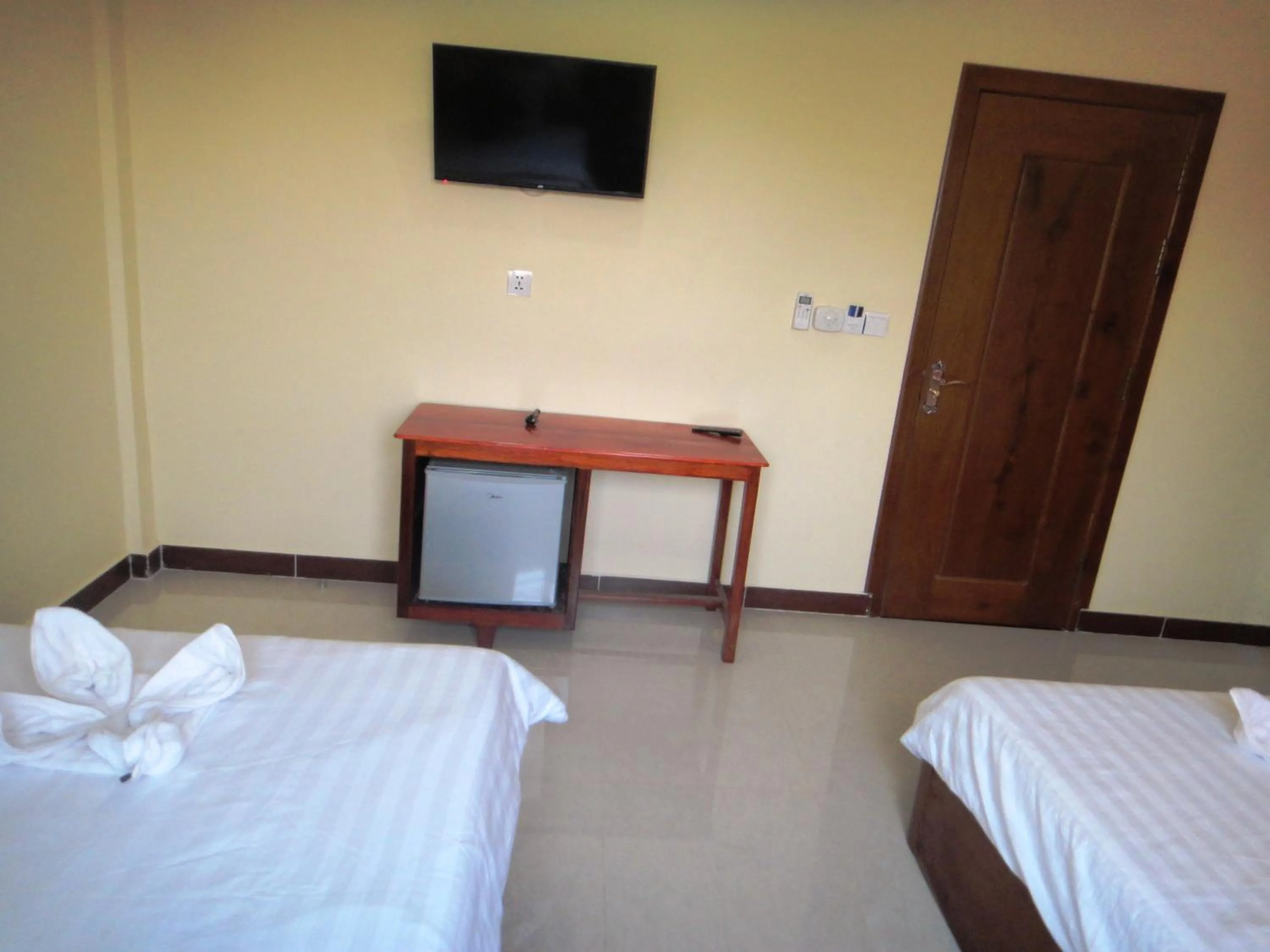 Photo of the whole room, Bed in Khemra I Guesthouse