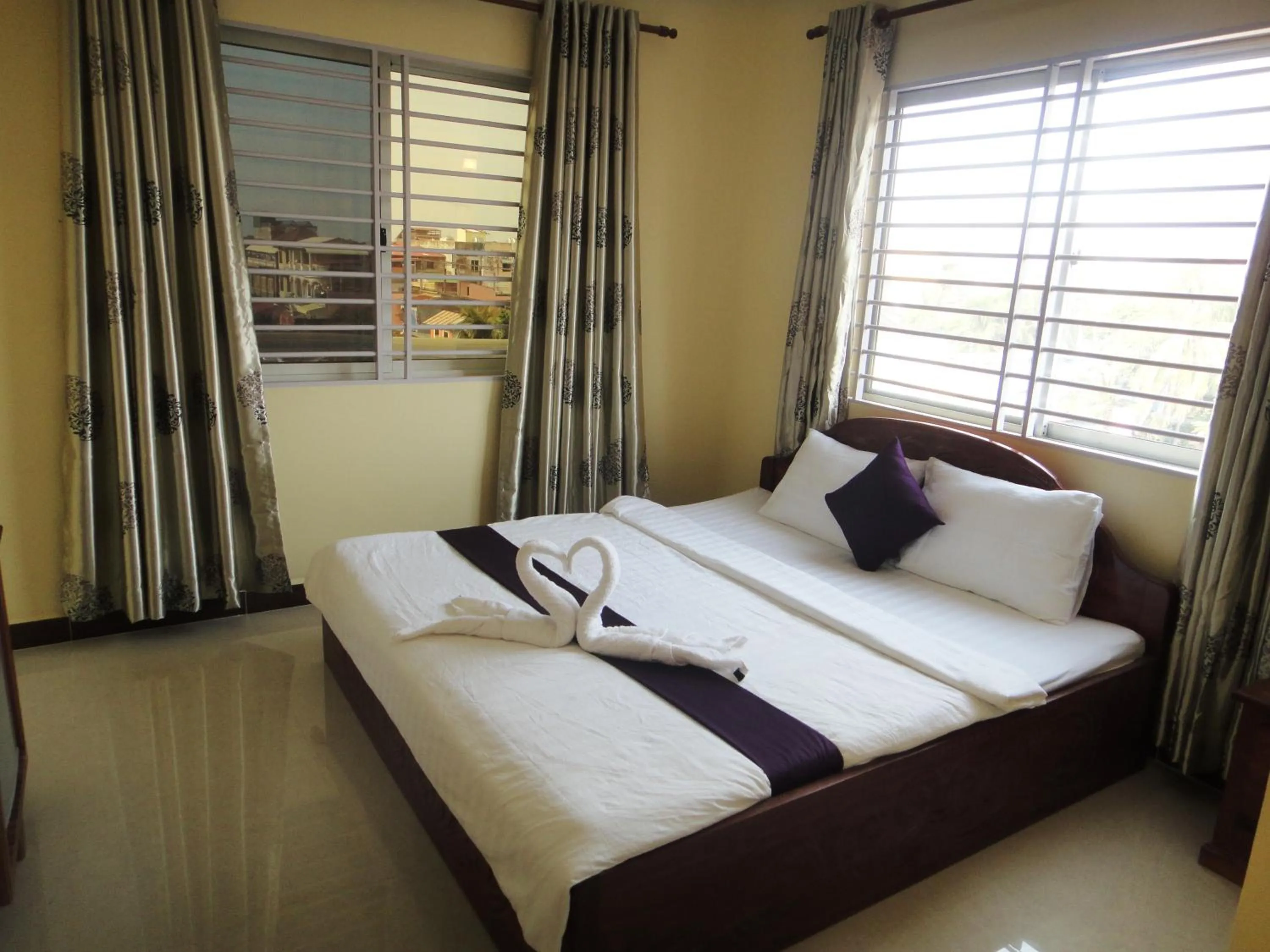 Photo of the whole room, Bed in Khemra I Guesthouse