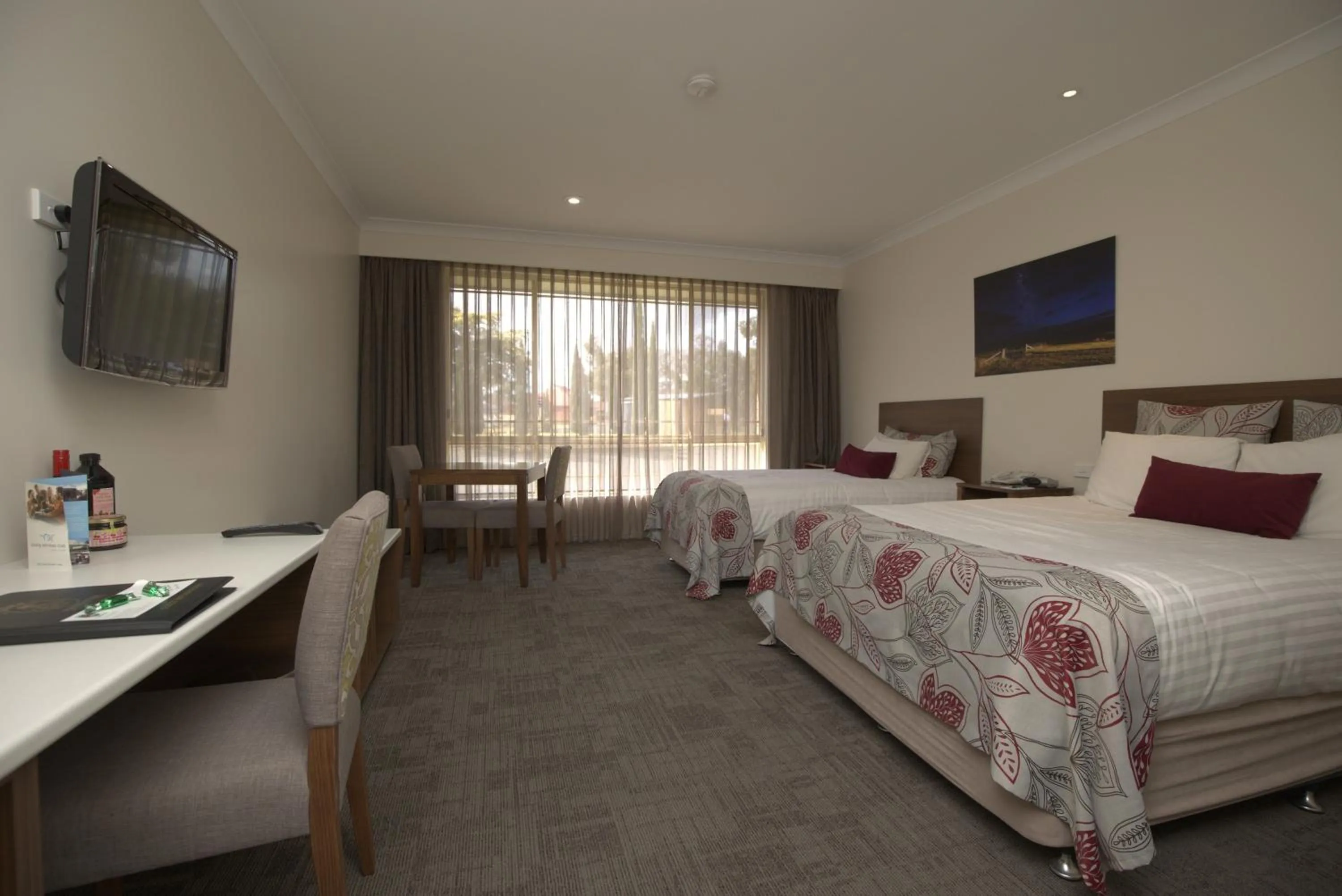 Bed in Young Federation Motor Inn and Services Club