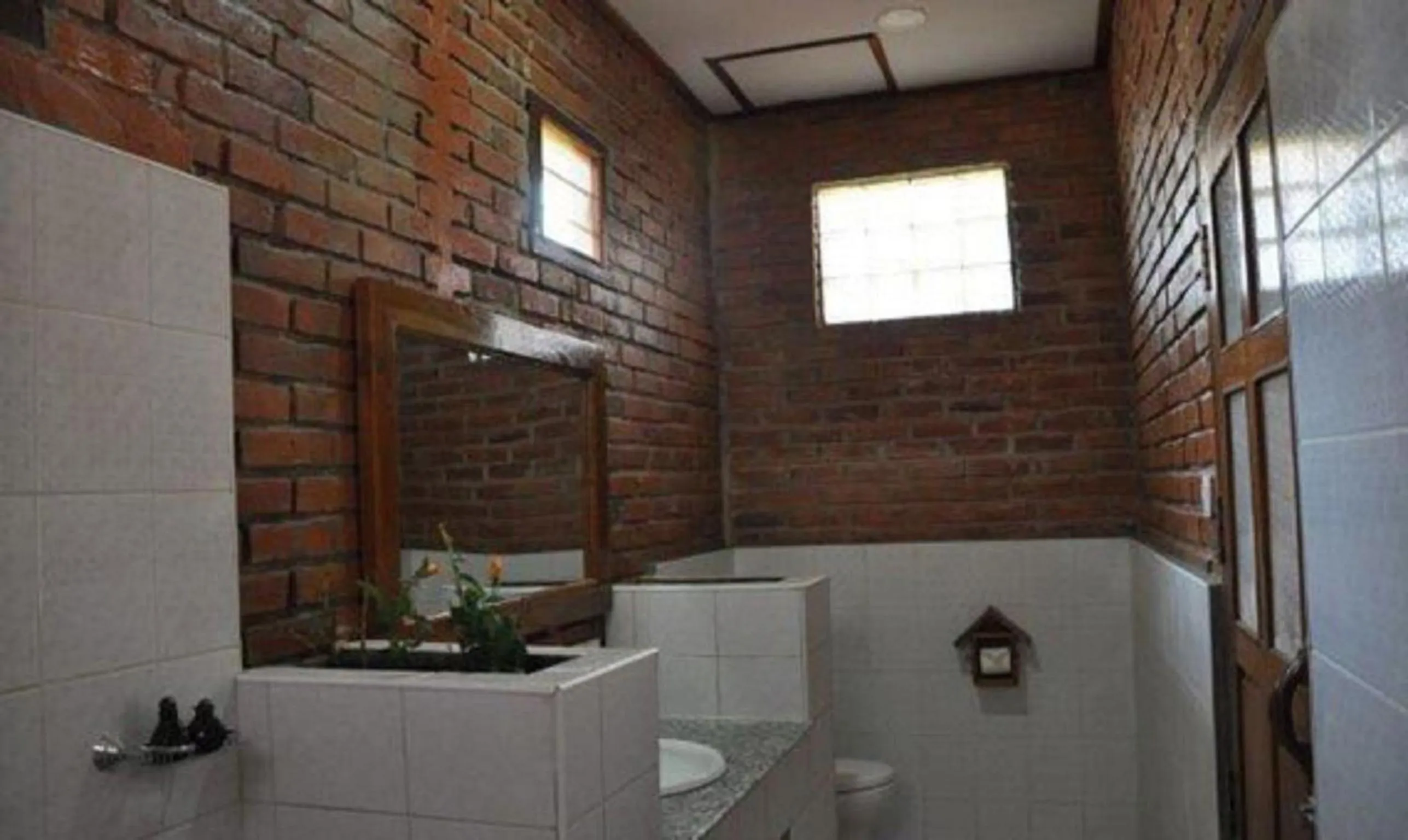 Shower in Trinity Family Inn