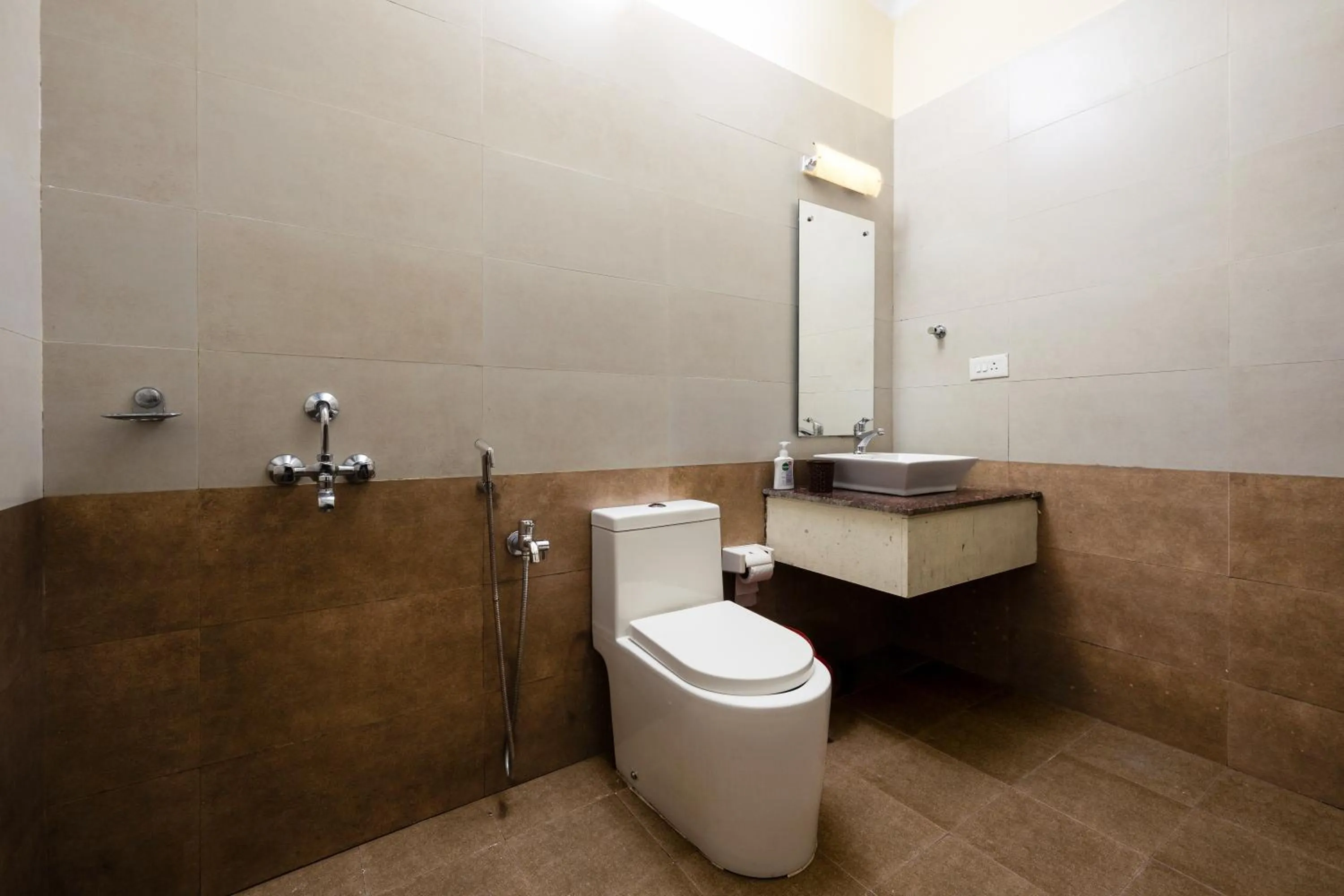 Shower in Colonels inn