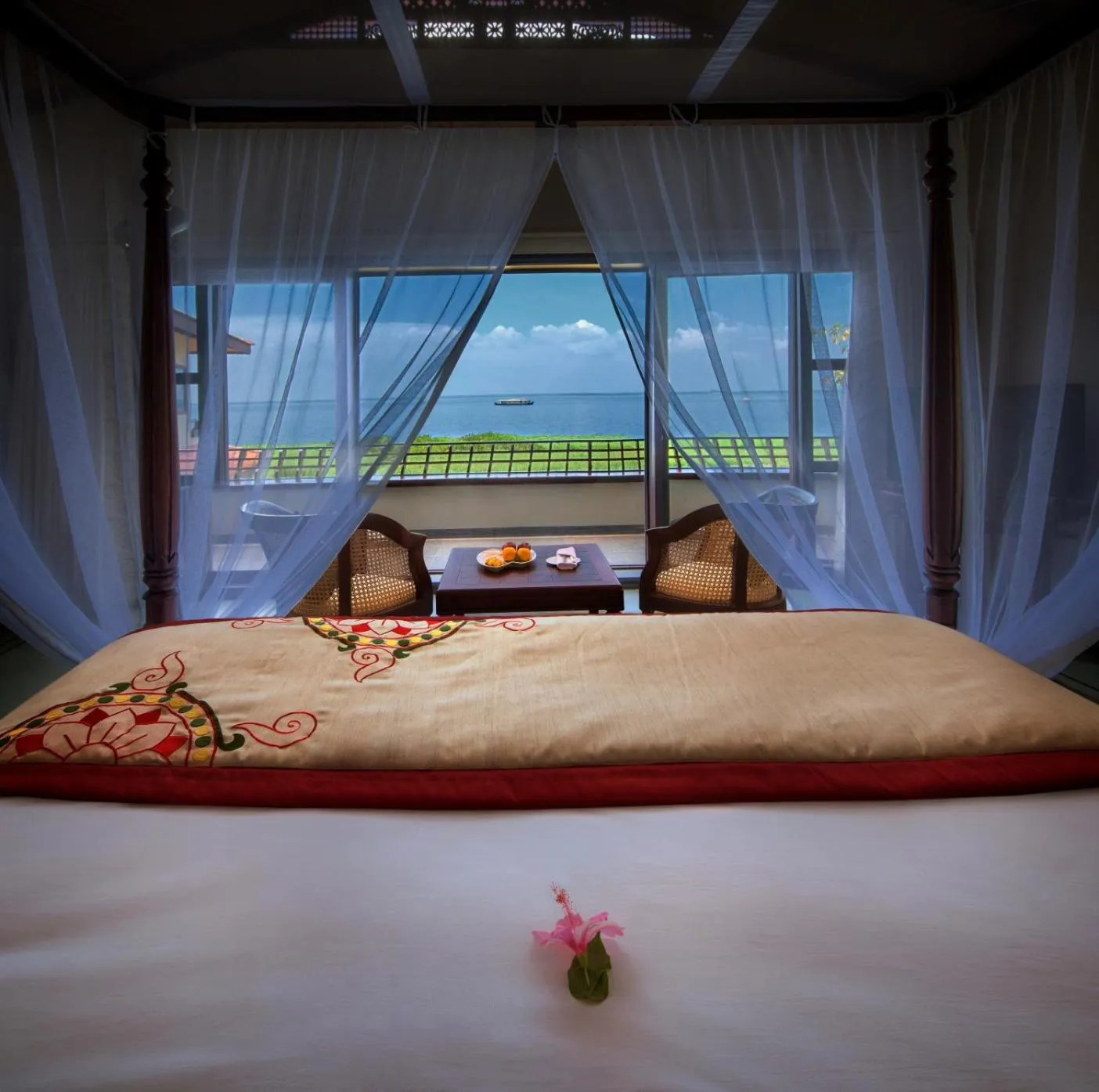 Lake view, Bed in Niraamaya Wellness Retreats Backwaters And Beyond Kumarakom