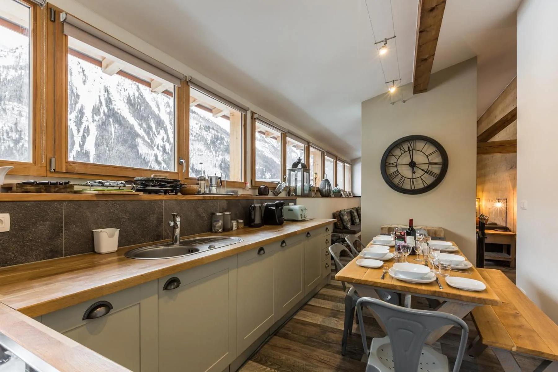 Kitchen or kitchenette in Loft Apartment High Rimaye - Mont Blanc Views, Close to Brevent