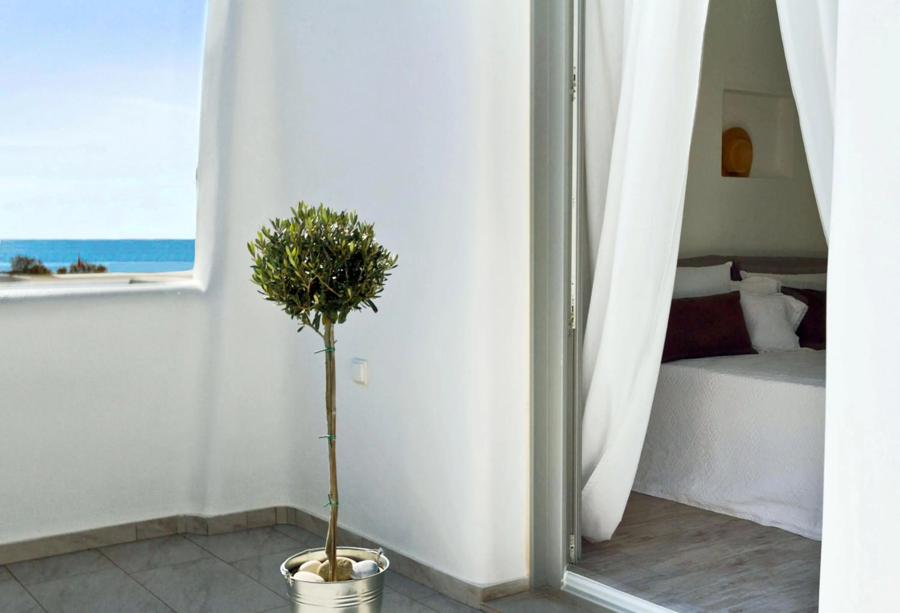 Enosis Apartments - Alia Beach House
