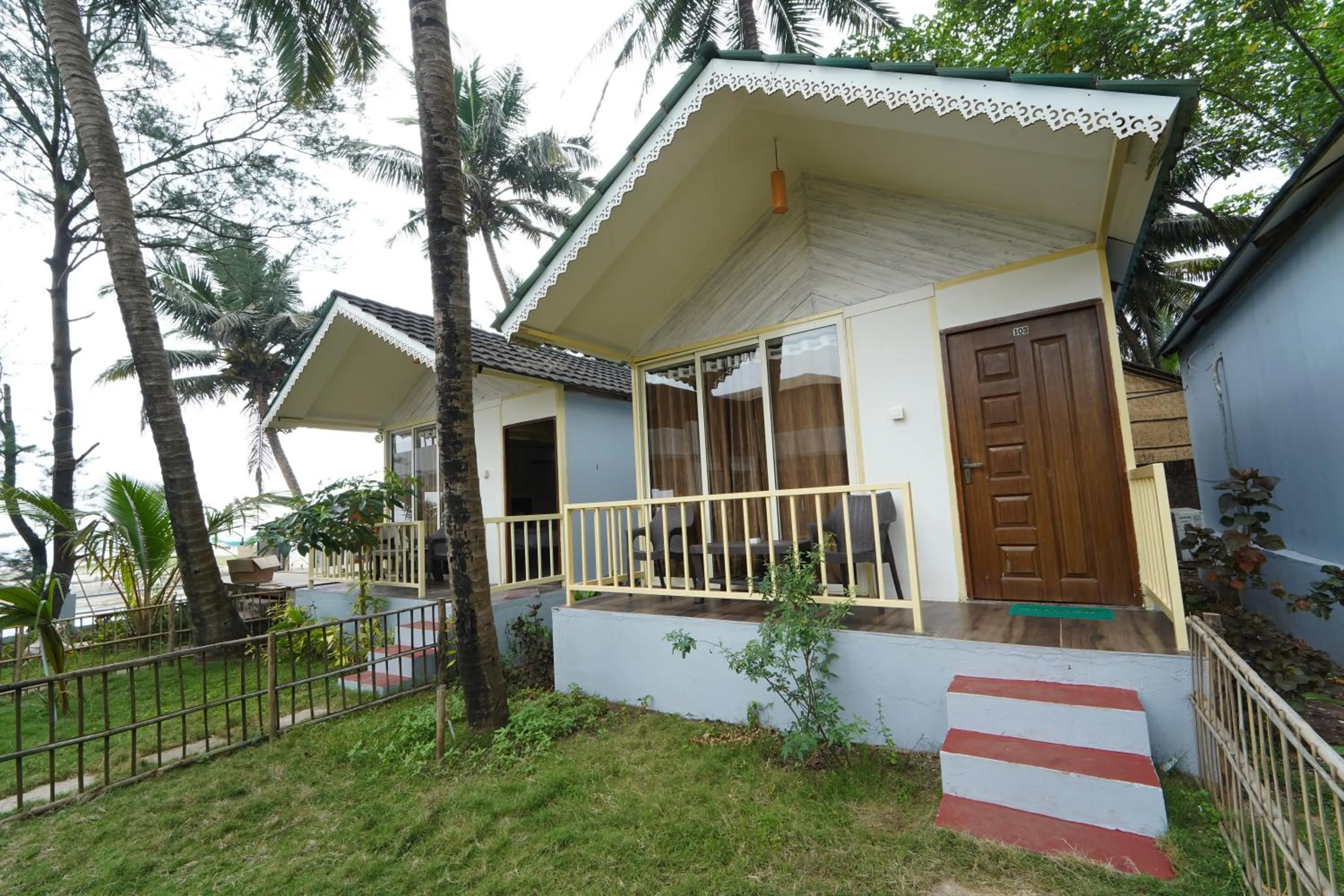 Sunset & Waves Resort, Mandrem Beach