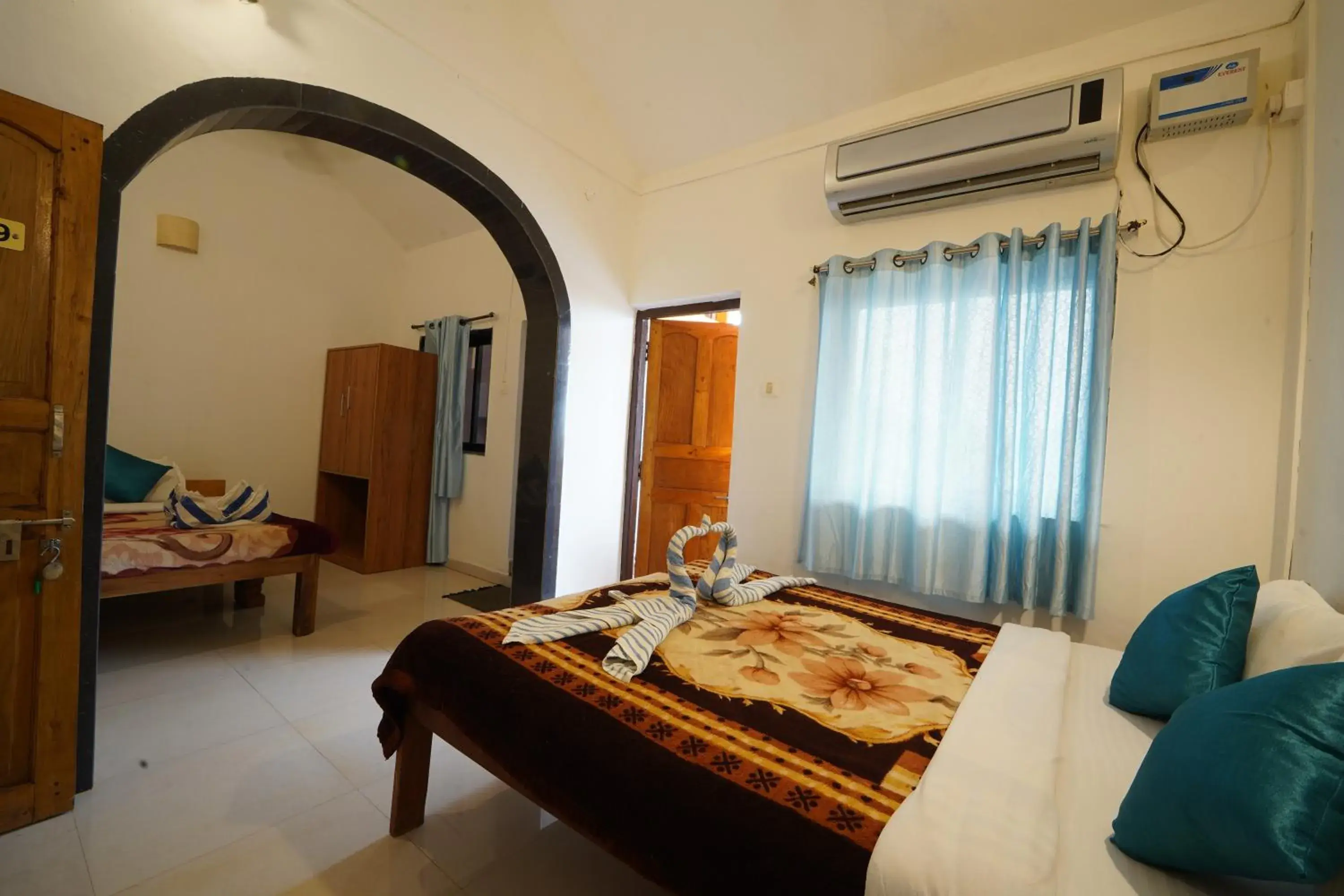 Bed in Sunset & Waves Resort, Mandrem Beach Bed in Sunset & Waves Resort, Mandrem Beach