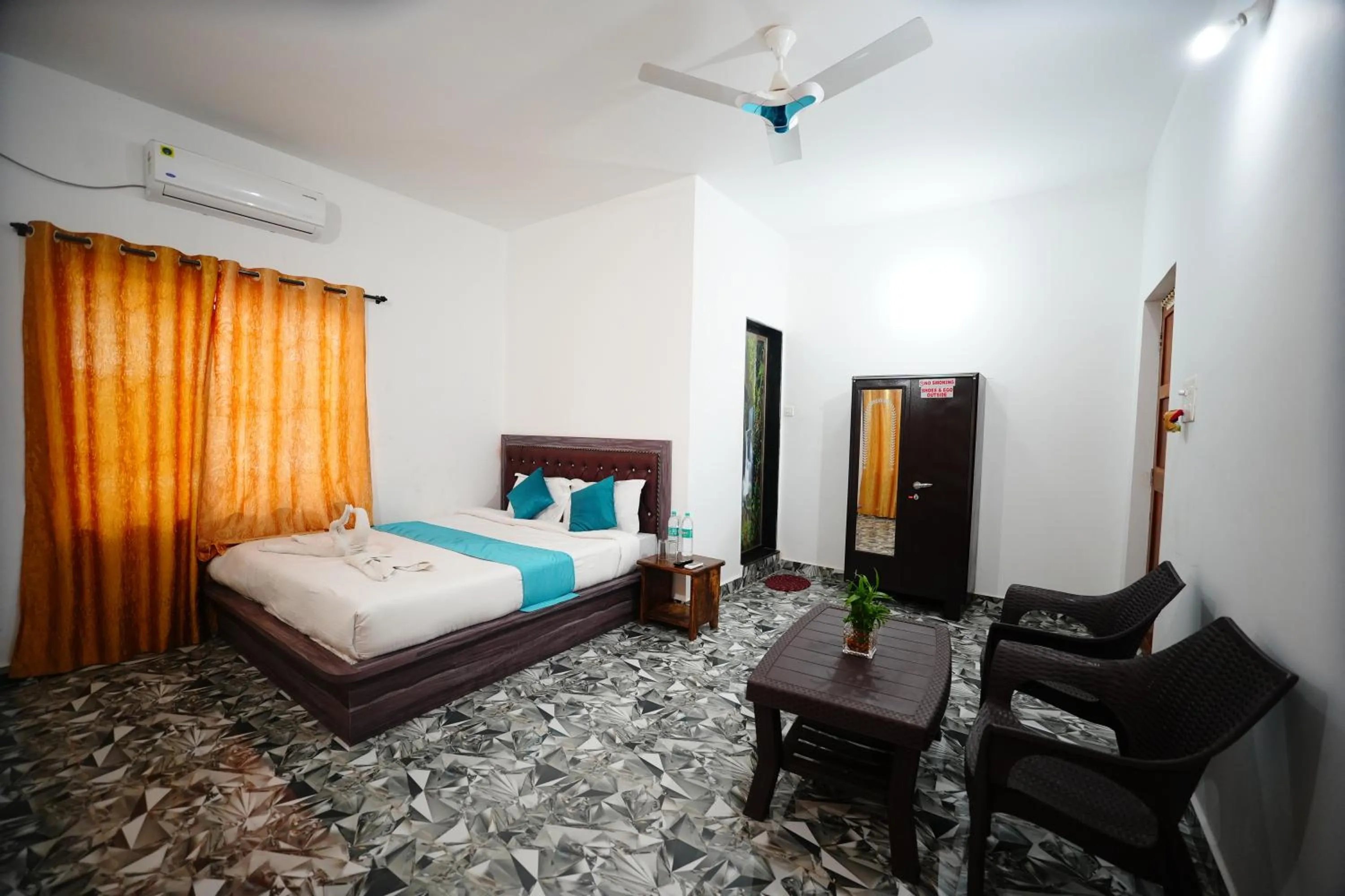 Bedroom, Bed in Sunset & Waves Resort, Mandrem Beach