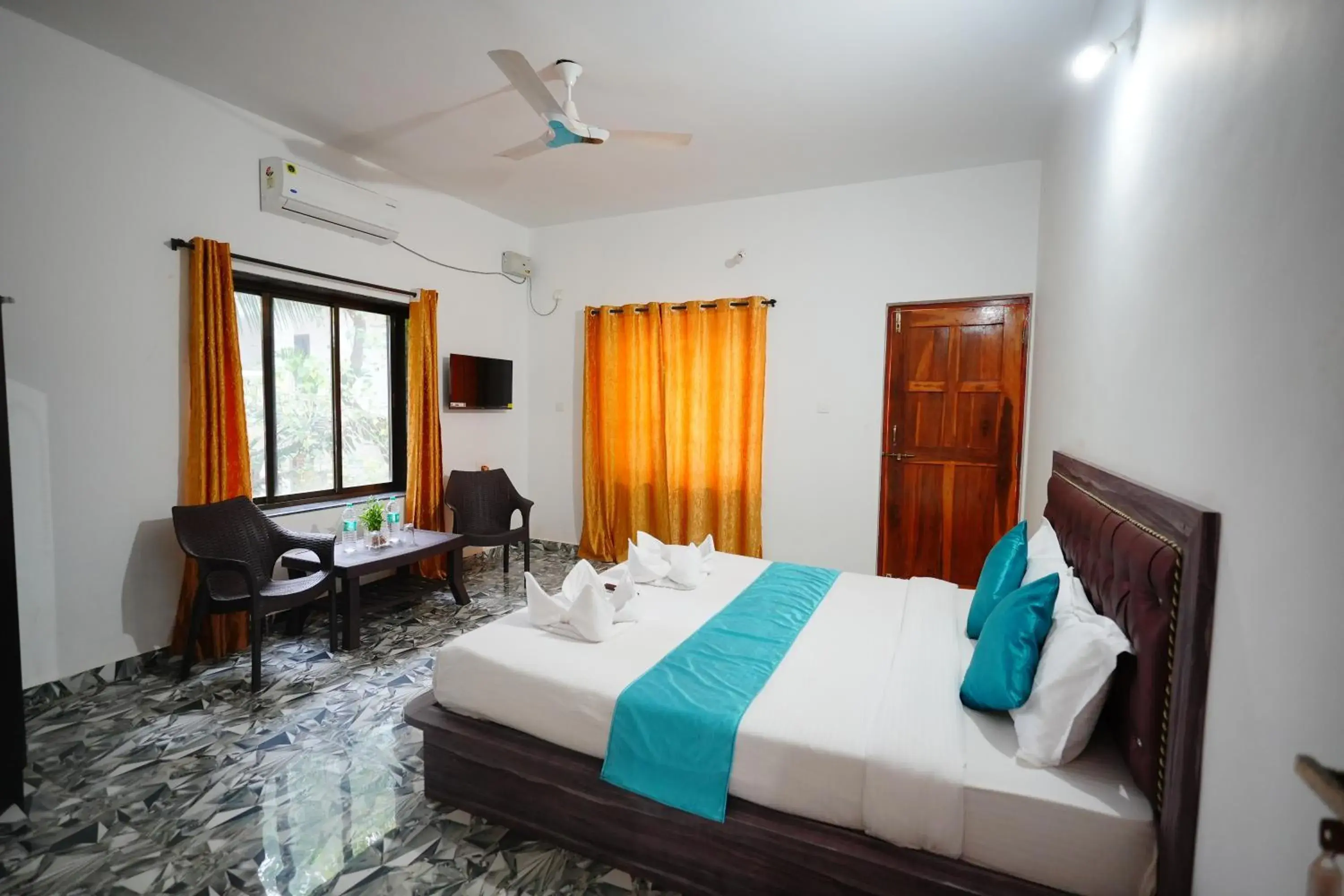 Bed in Sunset & Waves Resort, Mandrem Beach Bed in Sunset & Waves Resort, Mandrem Beach