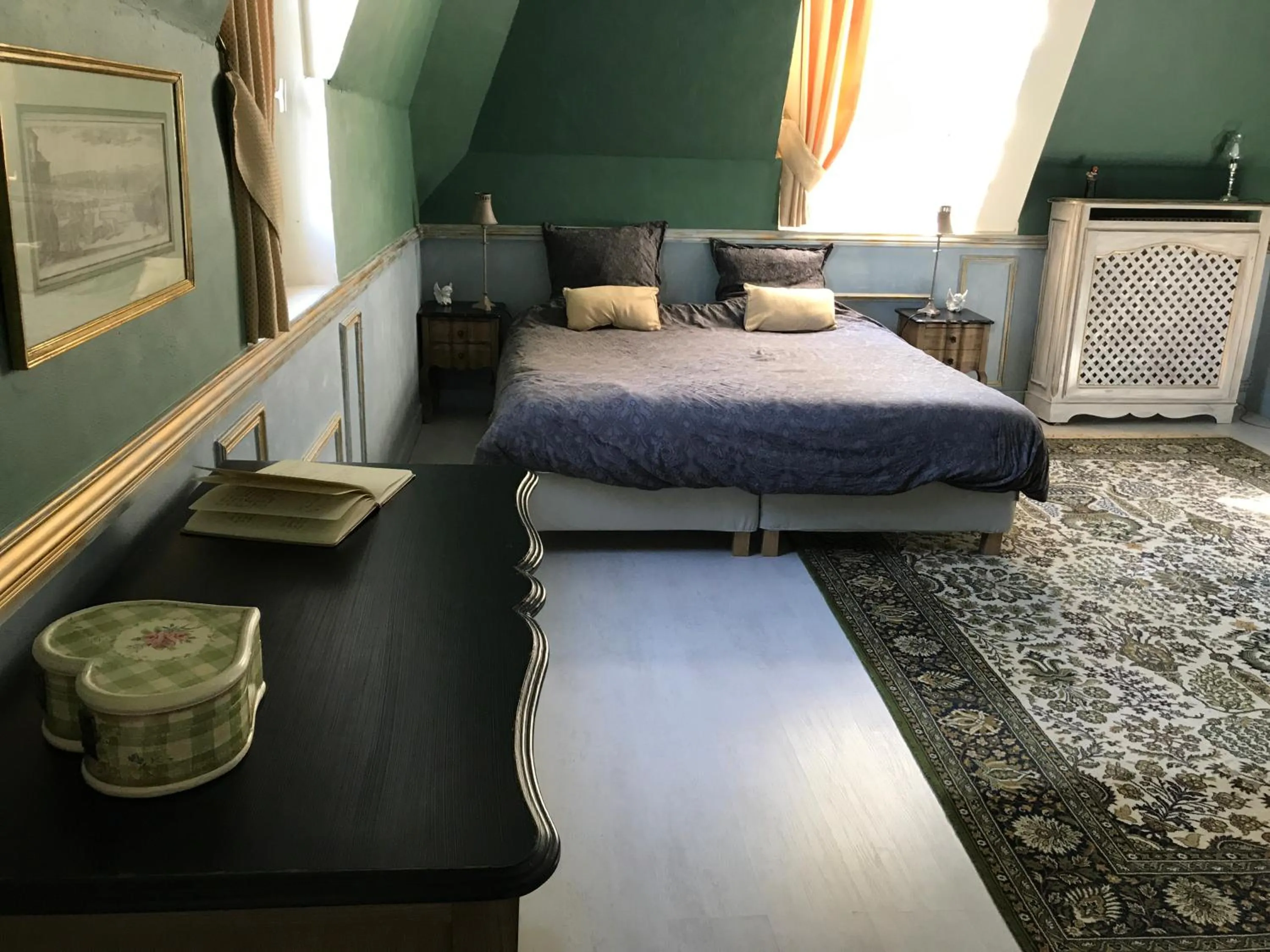 Photo of the whole room, Bed in Le Castel Ecossais