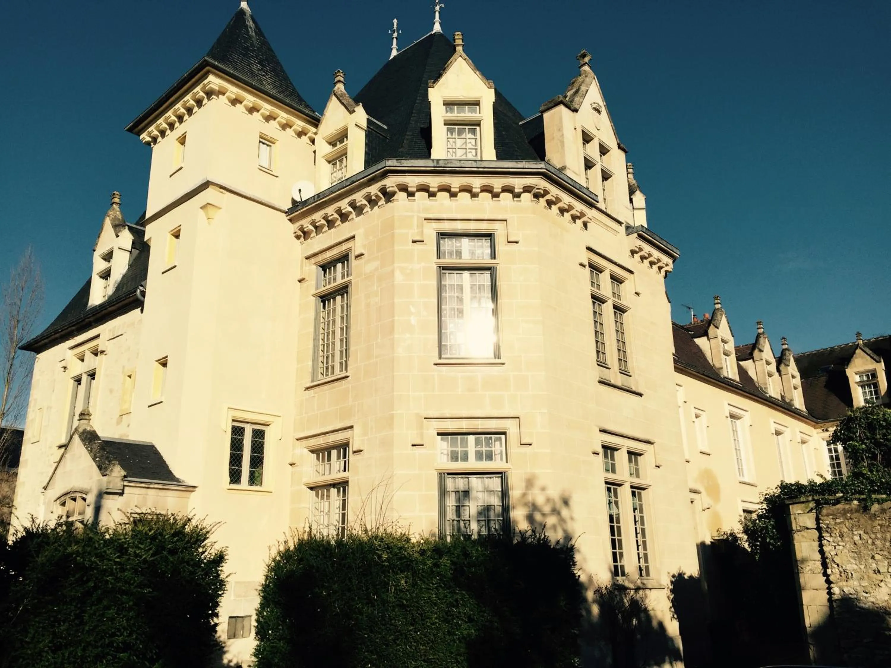 Property building in Le Castel Ecossais
