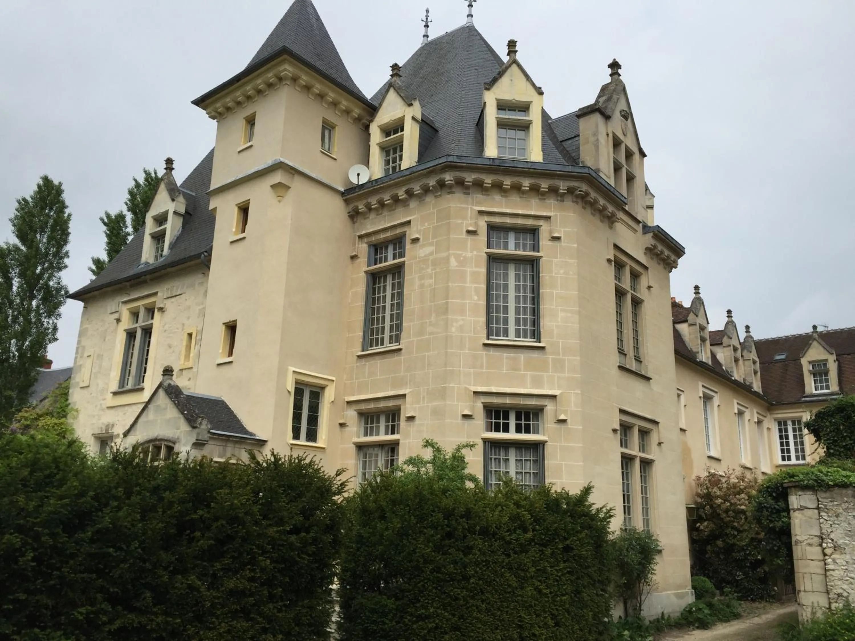 Property building in Le Castel Ecossais