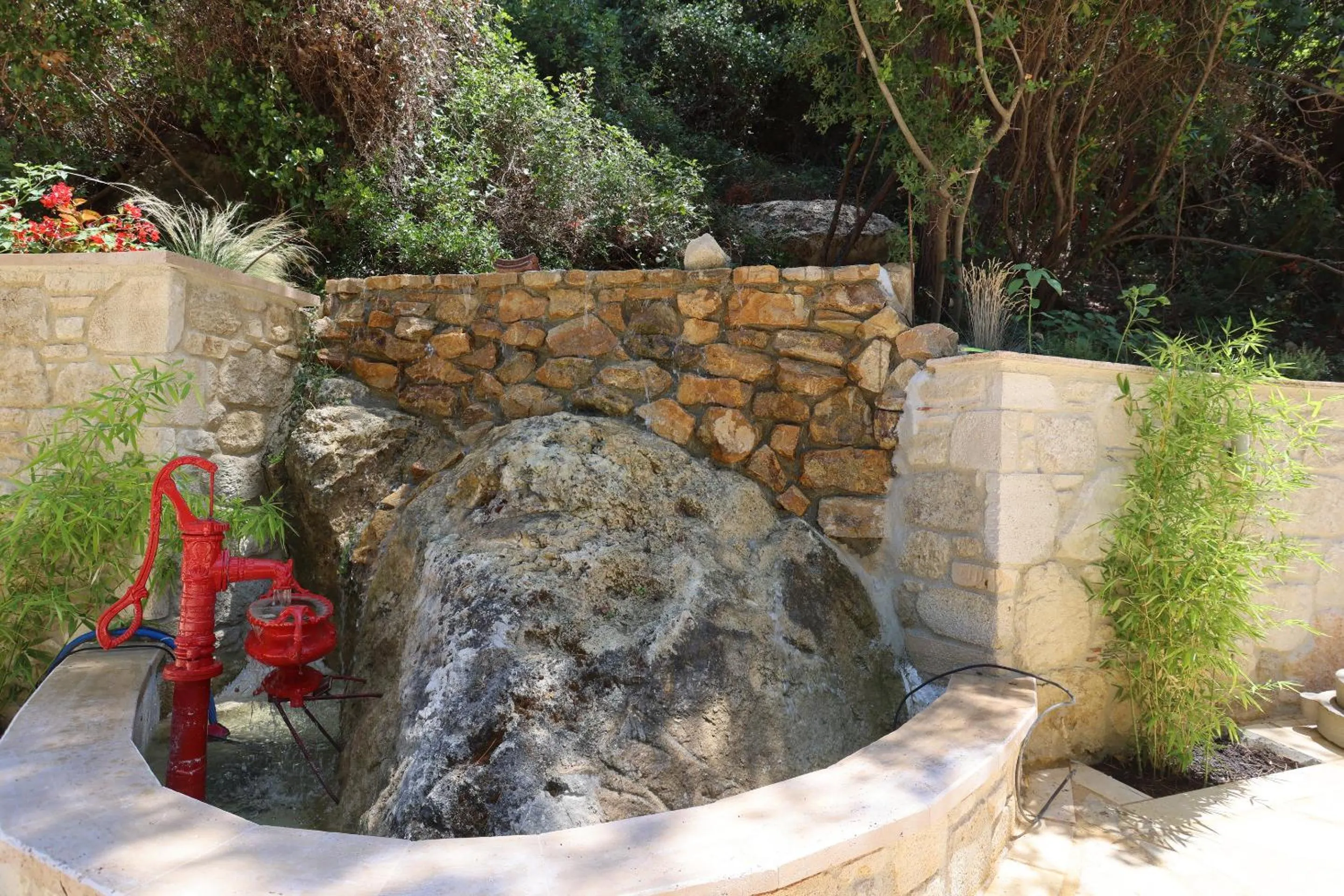 Decorative detail in Akritas Ef Zin Villas & Suites