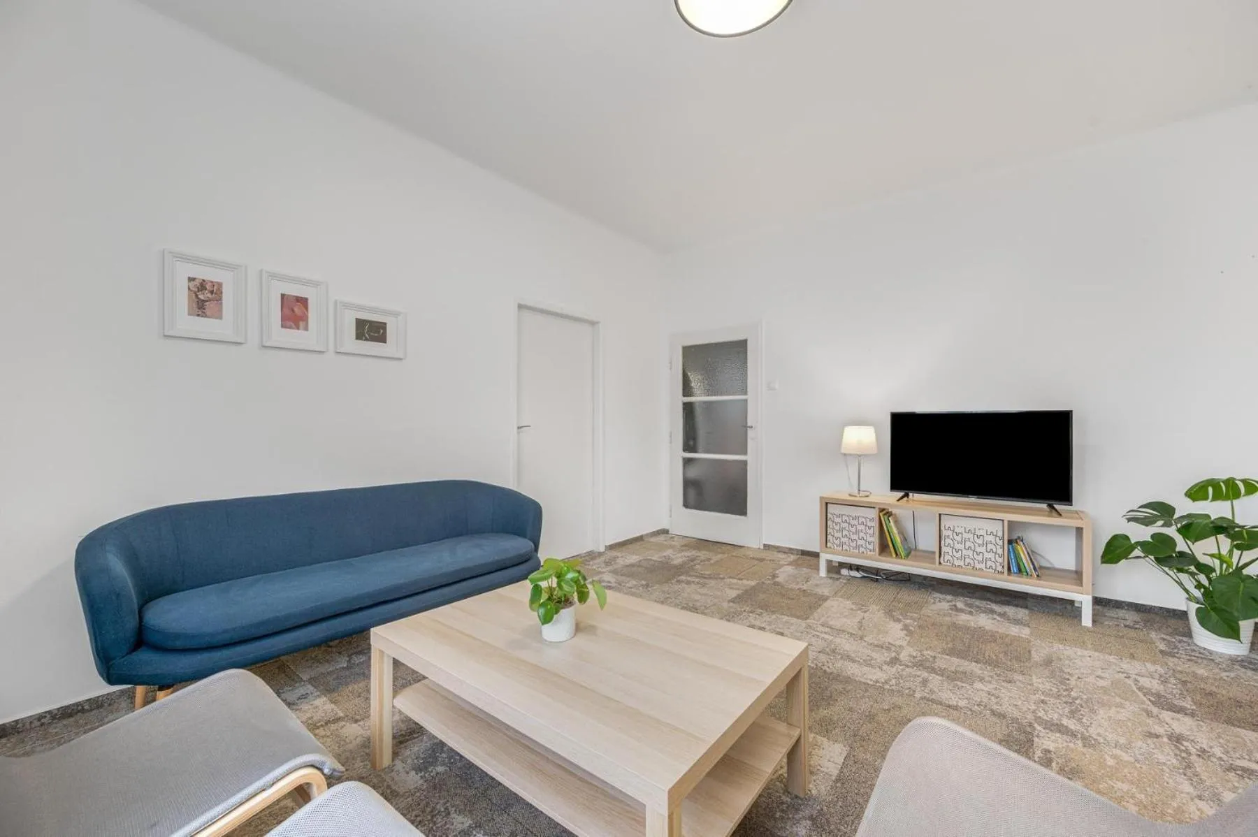 Apartment with Balcony in Petit Dependance