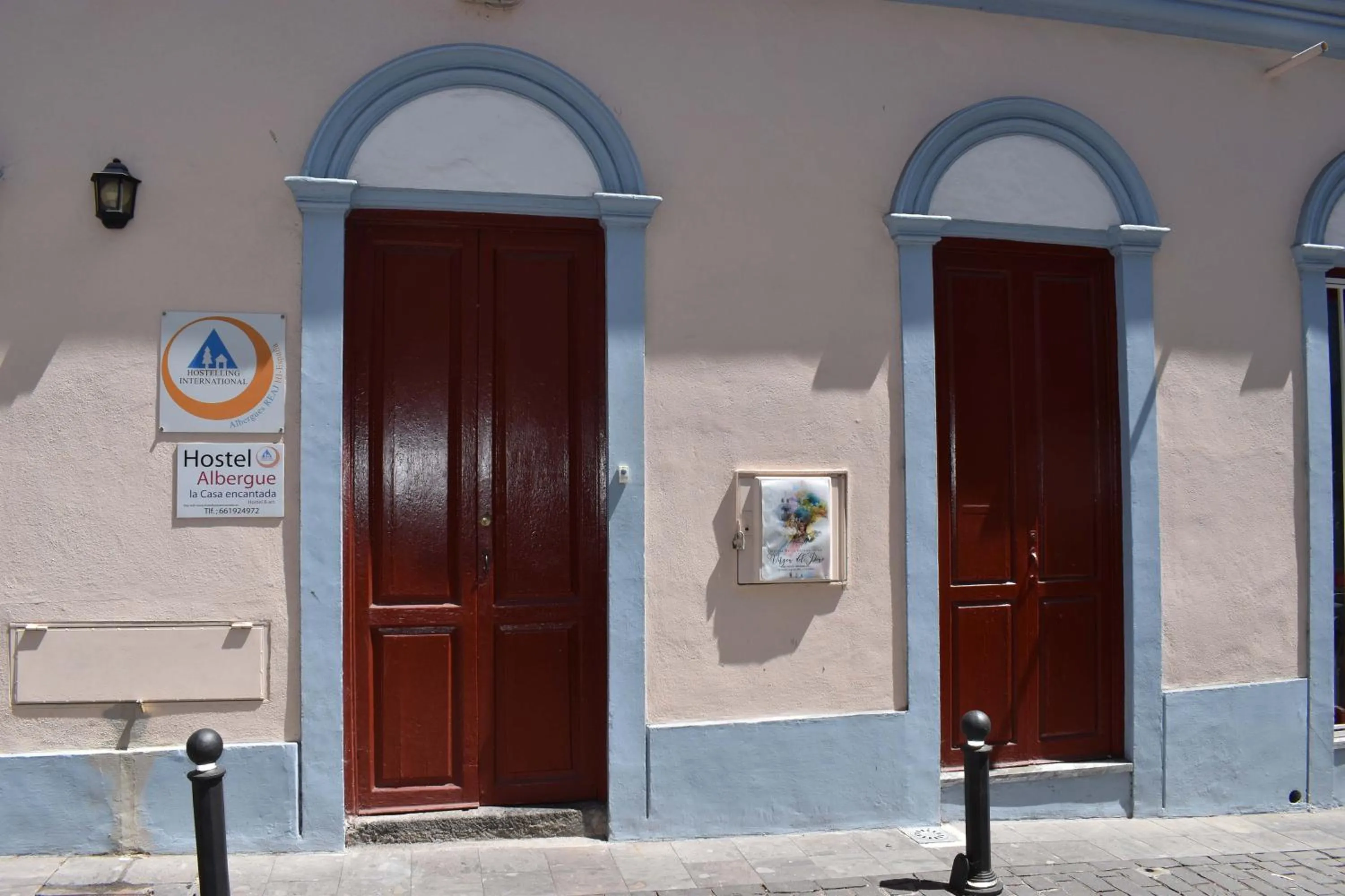 Facade/entrance in Hostel Albergue La Casa Encantada