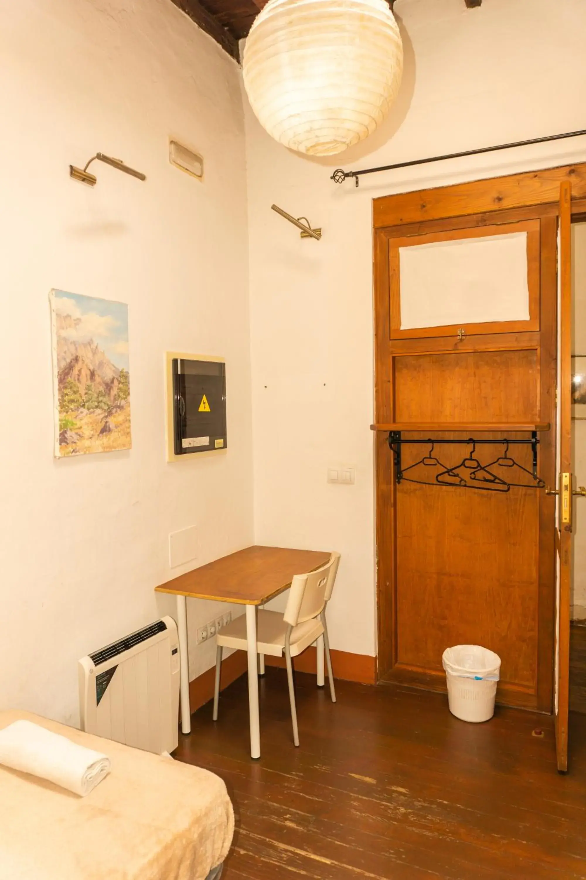 Twin Room with Shared Bathroom in Hostel Albergue La Casa Encantada Twin Room with Shared Bathroom in Hostel Albergue La Casa Encantada