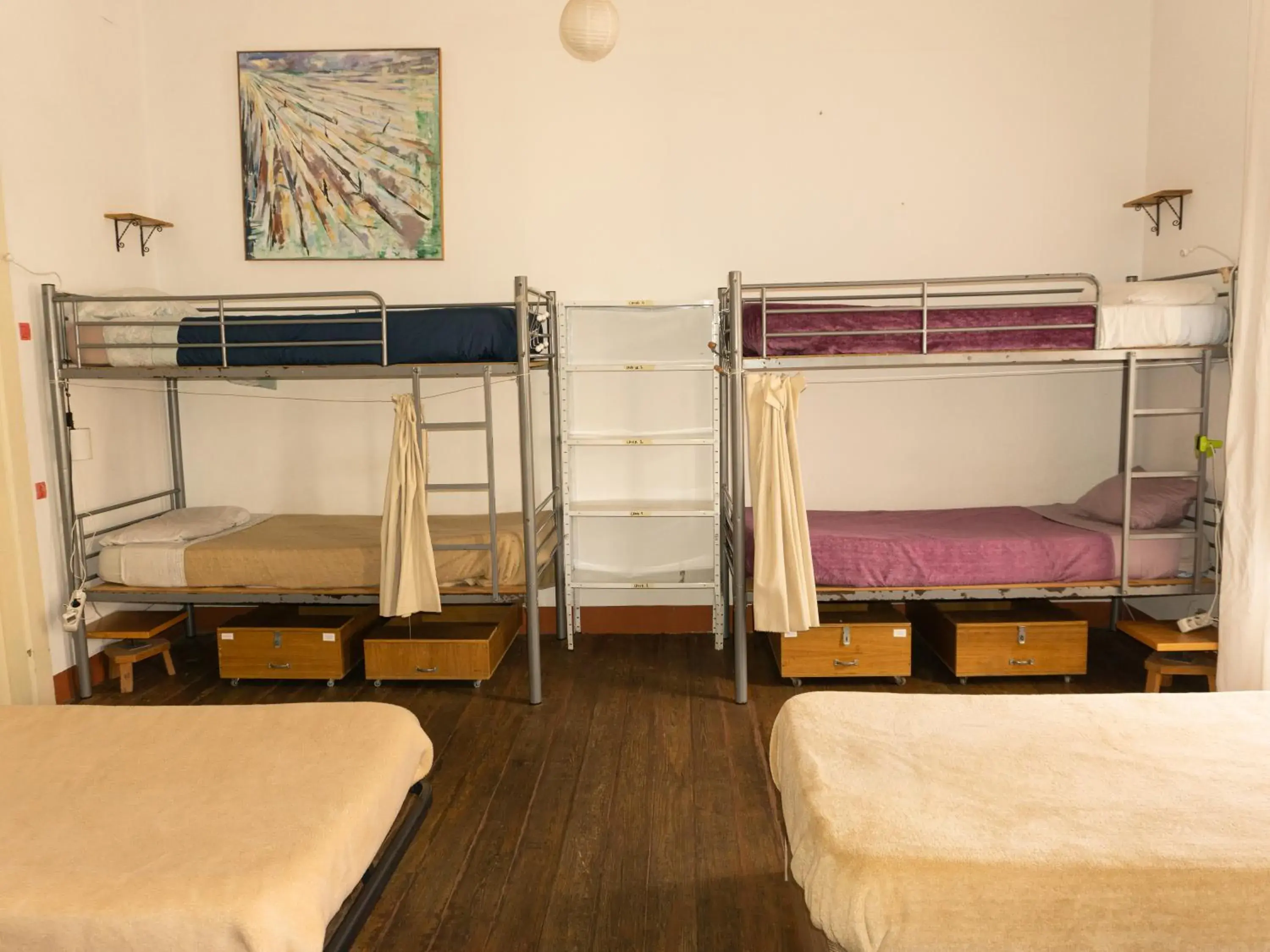 Bed in 12-Bed Mixed Dormitory Room in Hostel Albergue La Casa Encantada Bed in 12-Bed Mixed Dormitory Room in Hostel Albergue La Casa Encantada