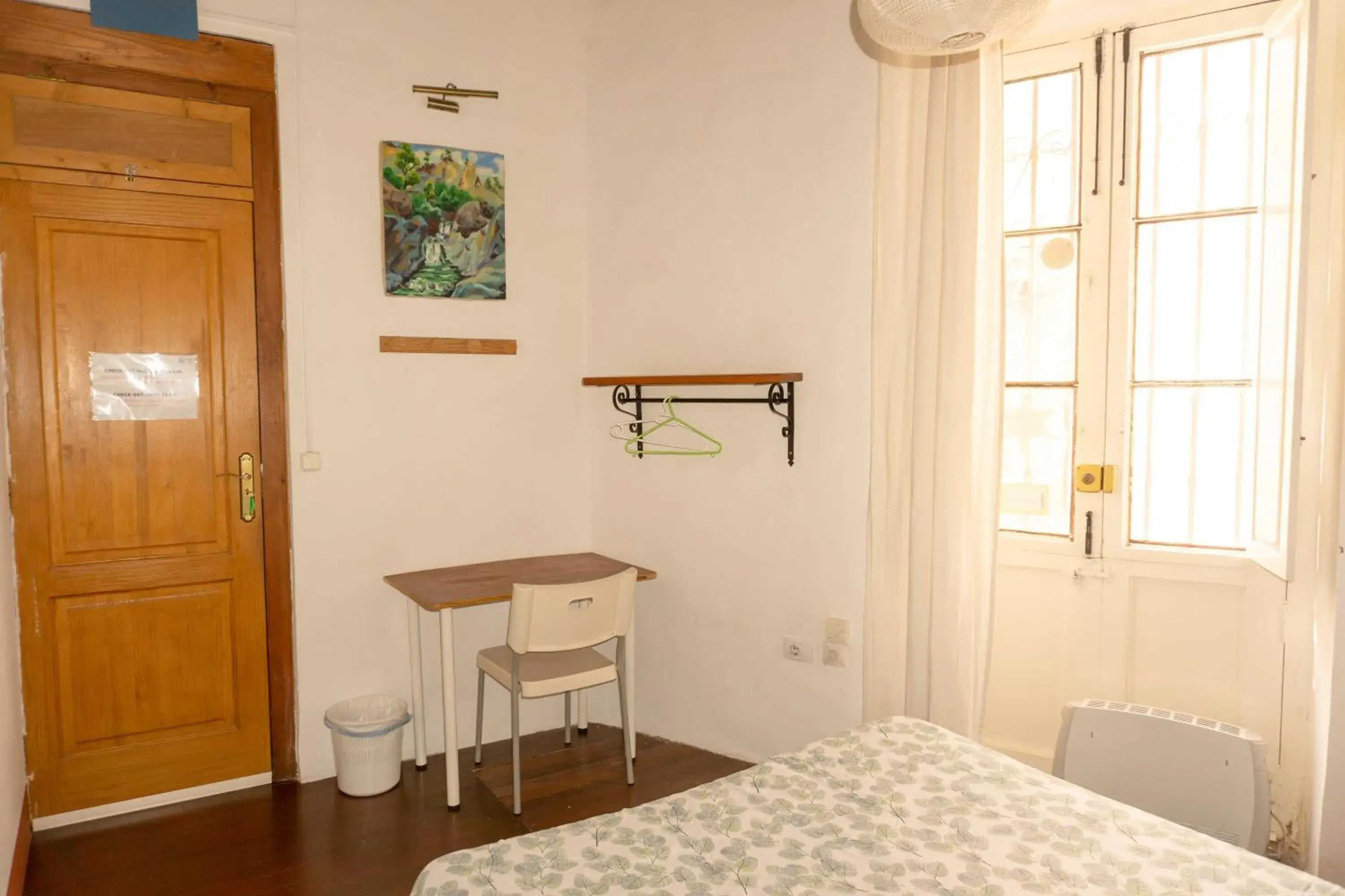 Double Room with Shared Bathroom in Hostel Albergue La Casa Encantada Double Room with Shared Bathroom in Hostel Albergue La Casa Encantada