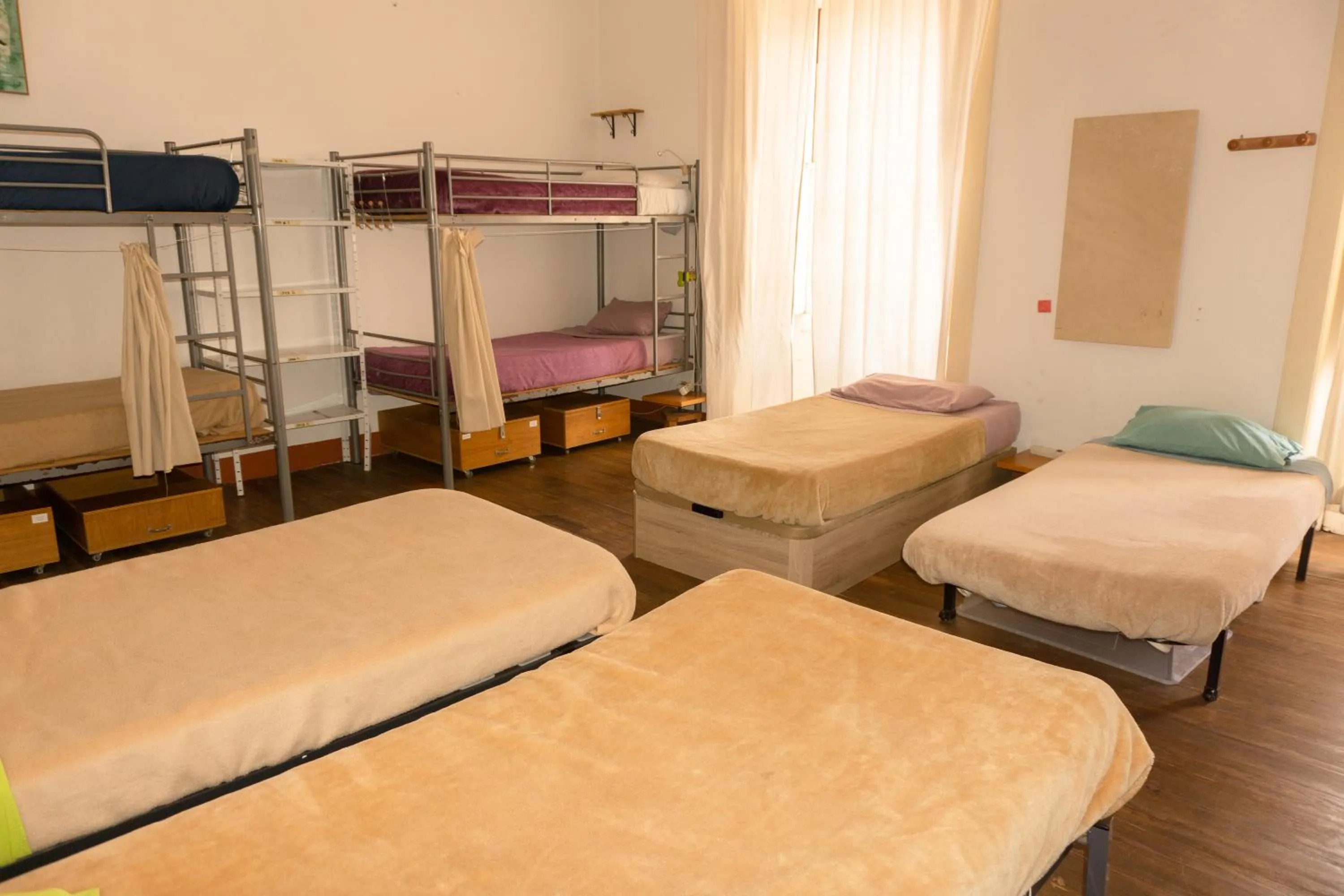 Photo of the whole room, Bed in Hostel Albergue La Casa Encantada