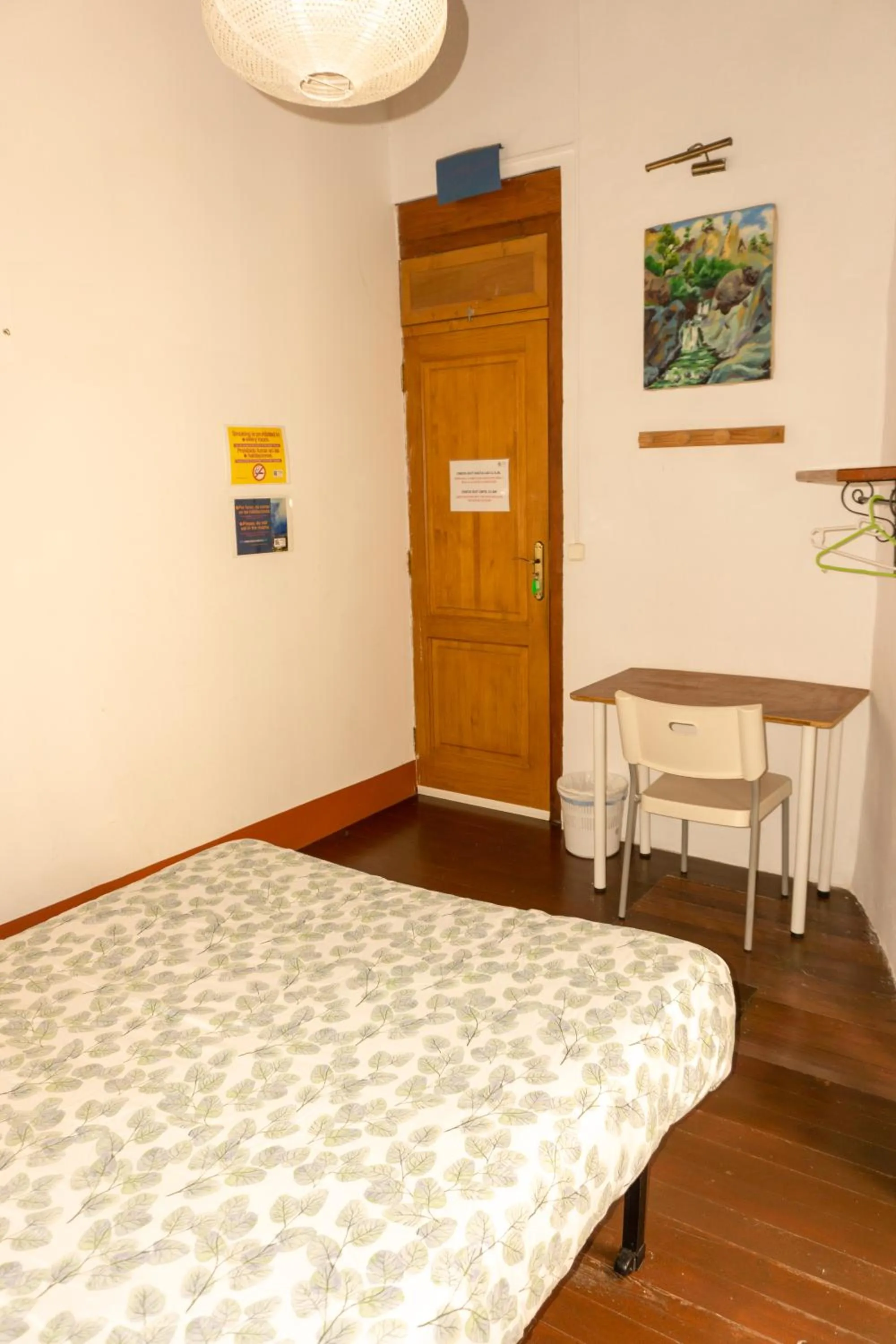 Photo of the whole room, Bed in Hostel Albergue La Casa Encantada
