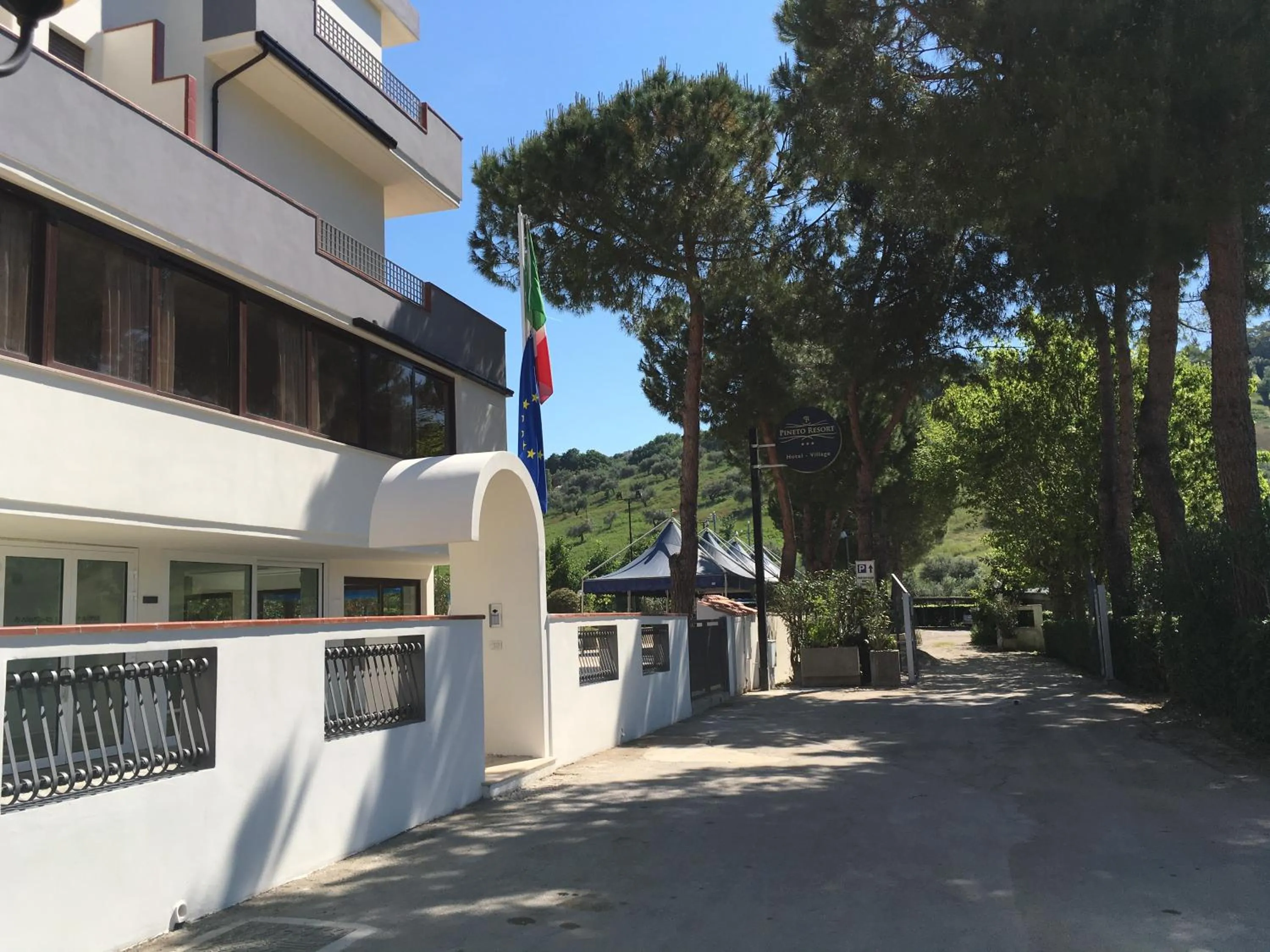 Facade/entrance in Pineto Resort