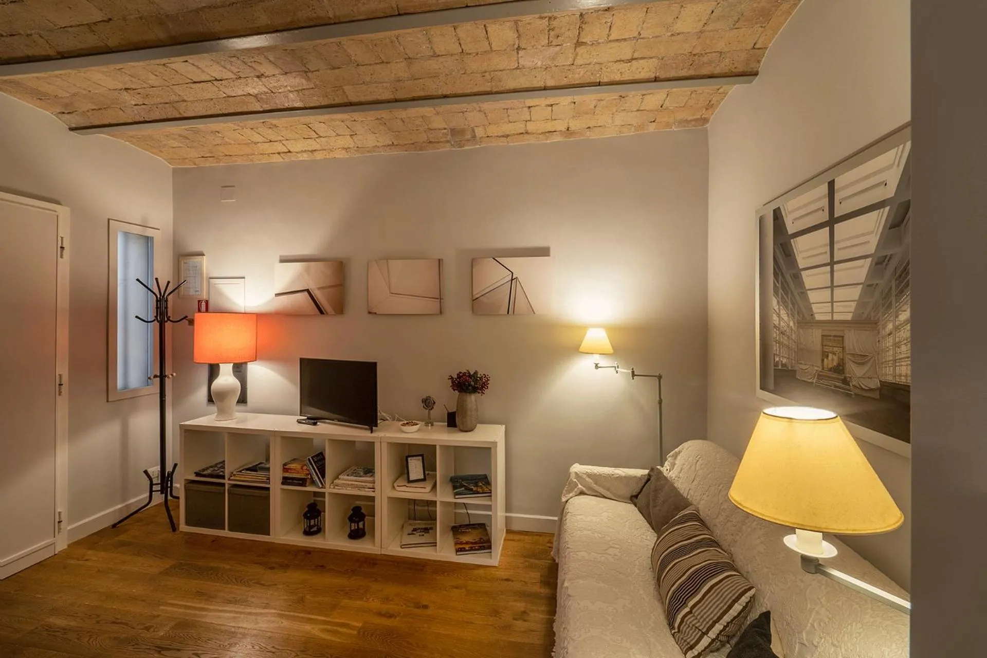 Fotofever Apt, two bedrooms with air conditioned in elegant shopping area, close to Vatican City