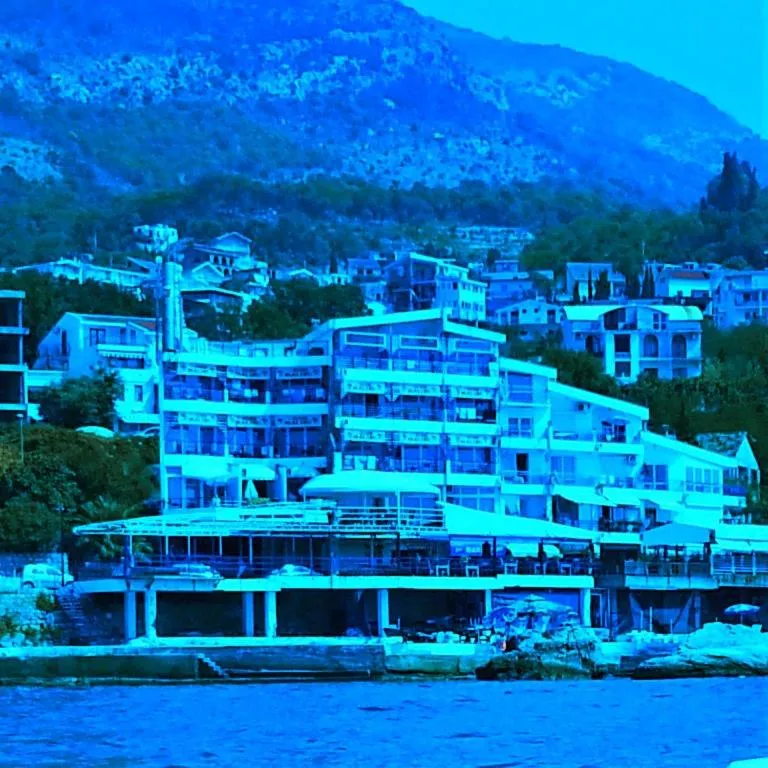 Malibu Apartments
