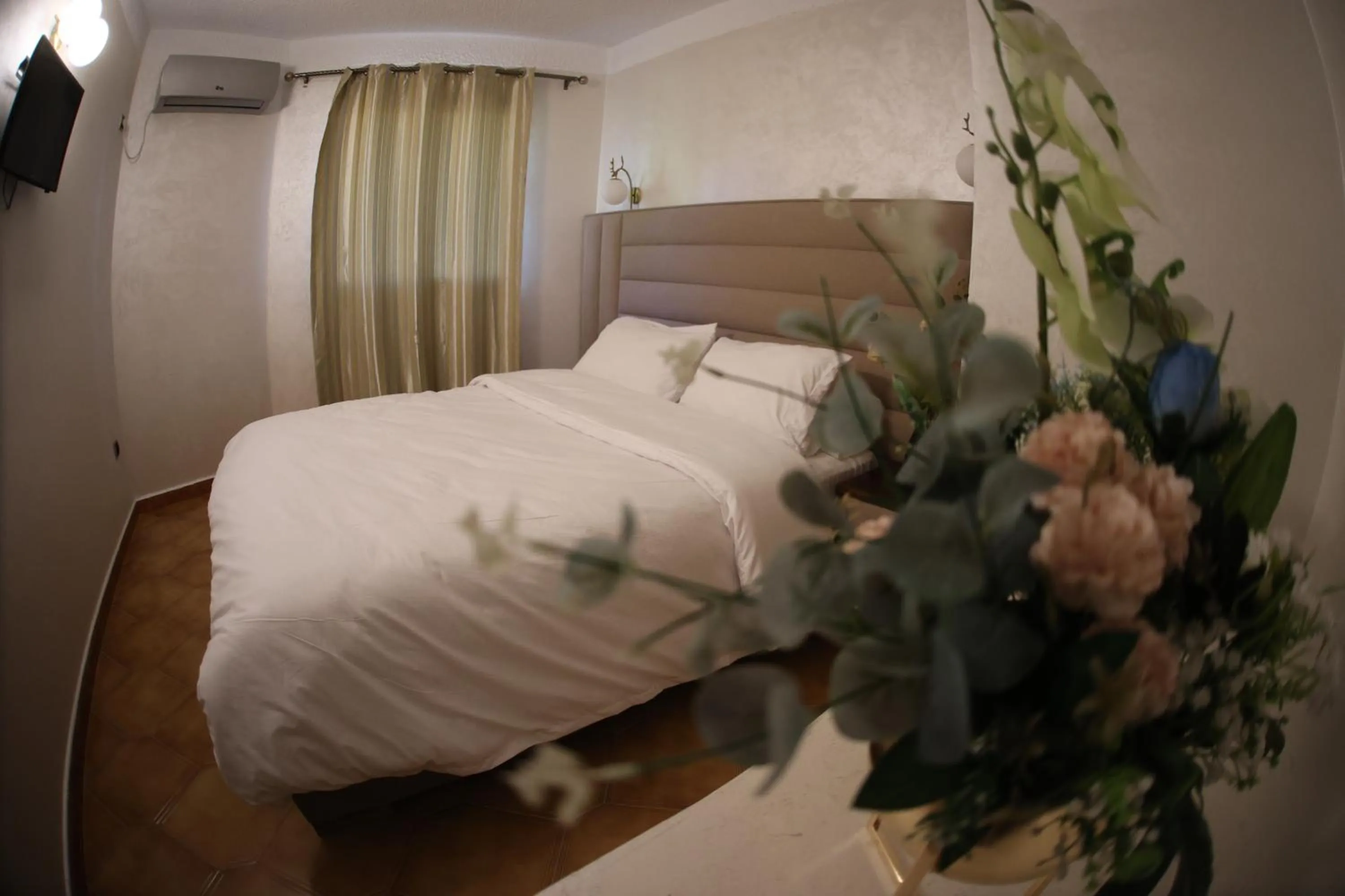 Bed in Hôtel Des Lilas