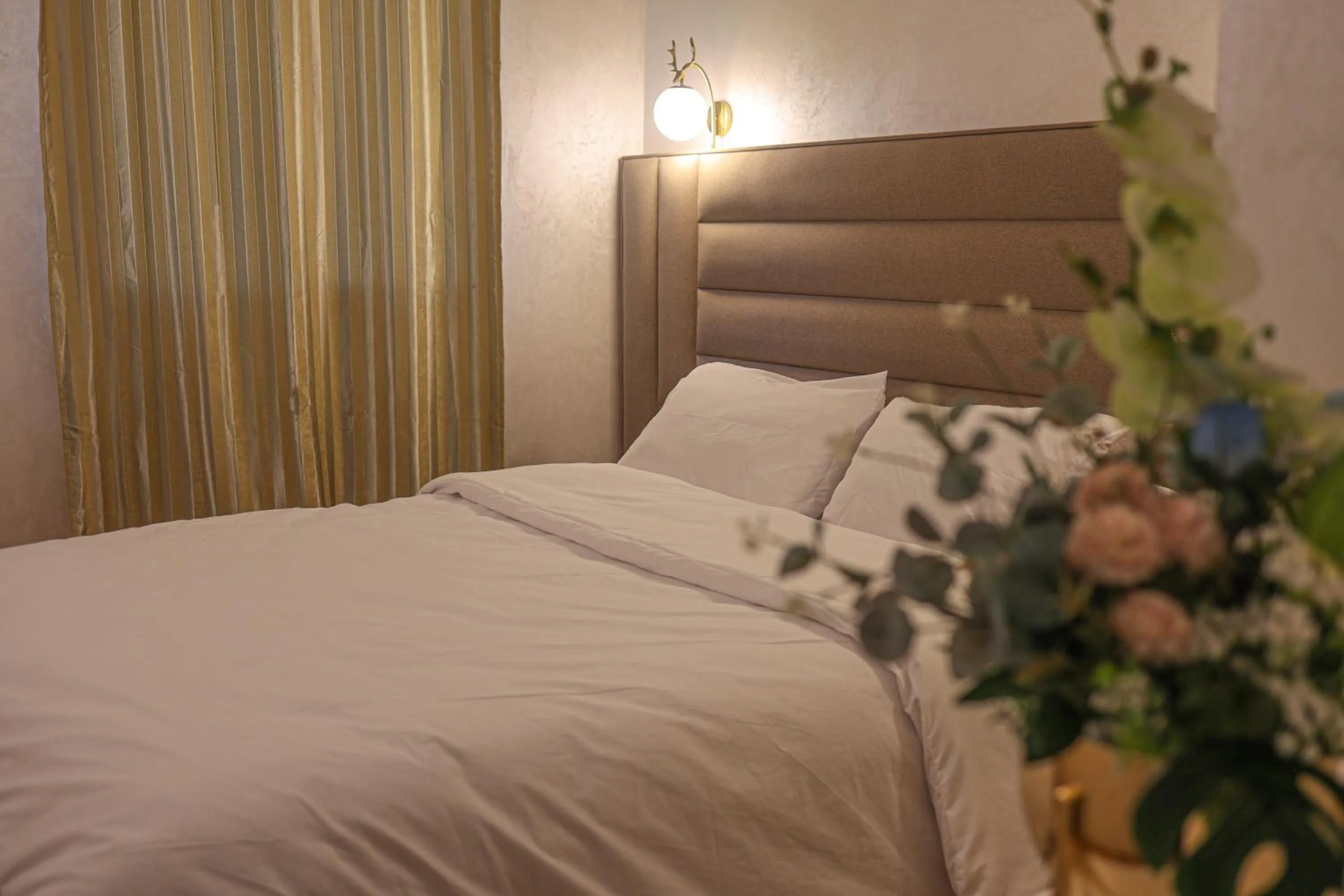 Bed in Hôtel Des Lilas