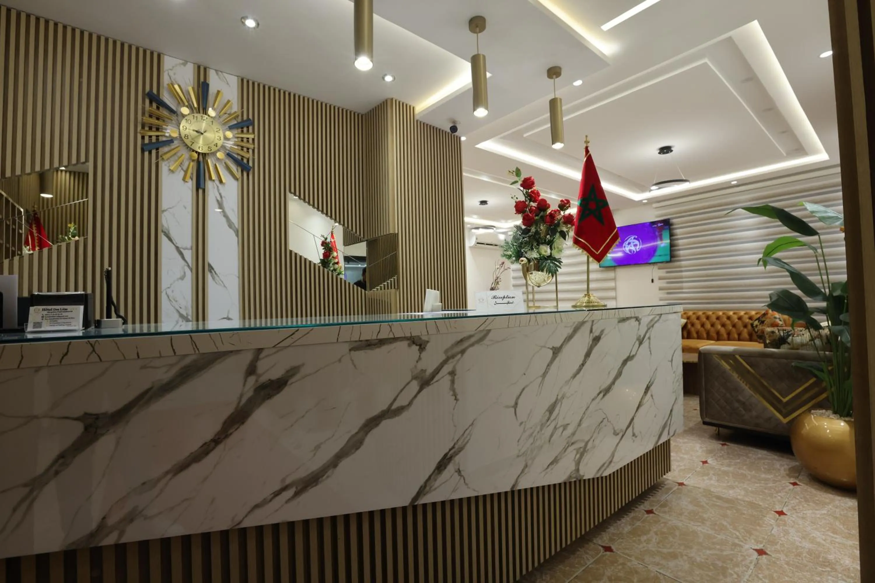 Lobby or reception in Hôtel Des Lilas