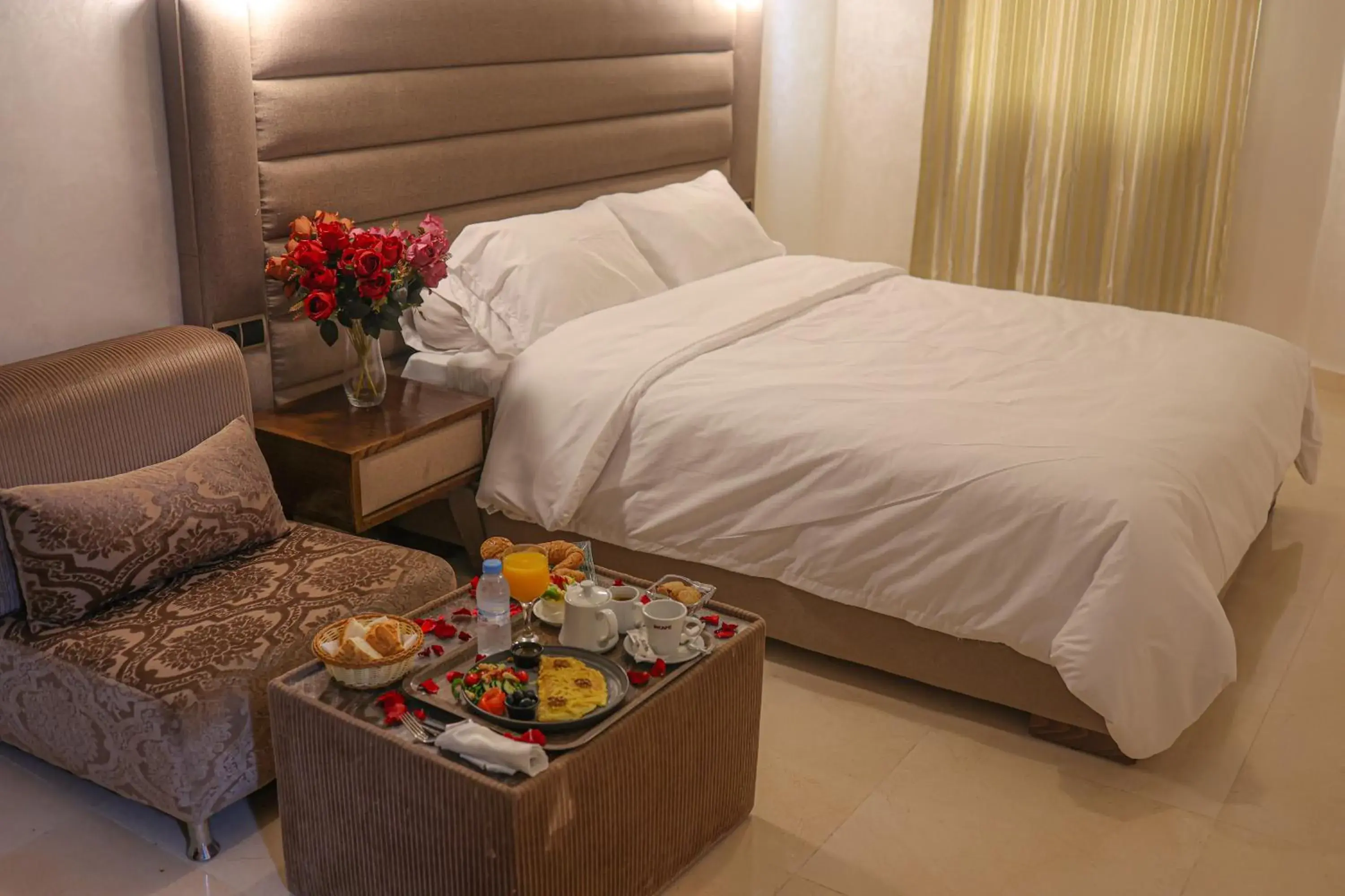 Deluxe Family Room in Hôtel Des Lilas Deluxe Family Room in Hôtel Des Lilas