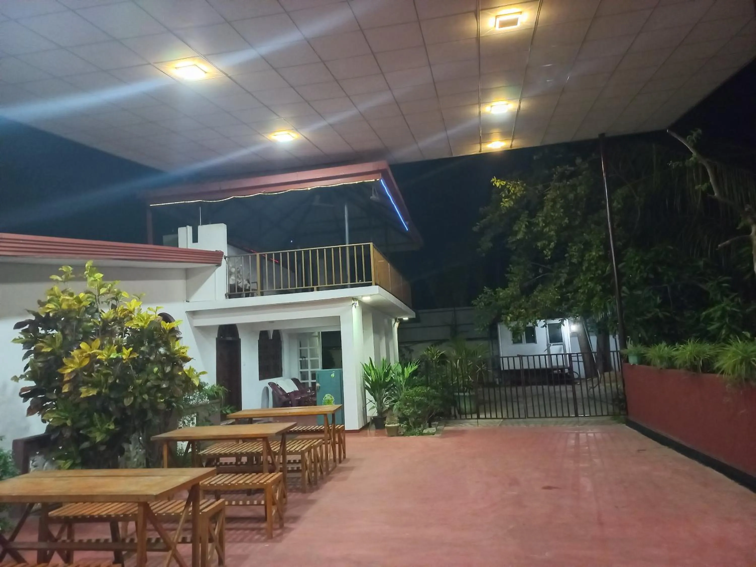 Budget Double Room in Mayura Rest Inn