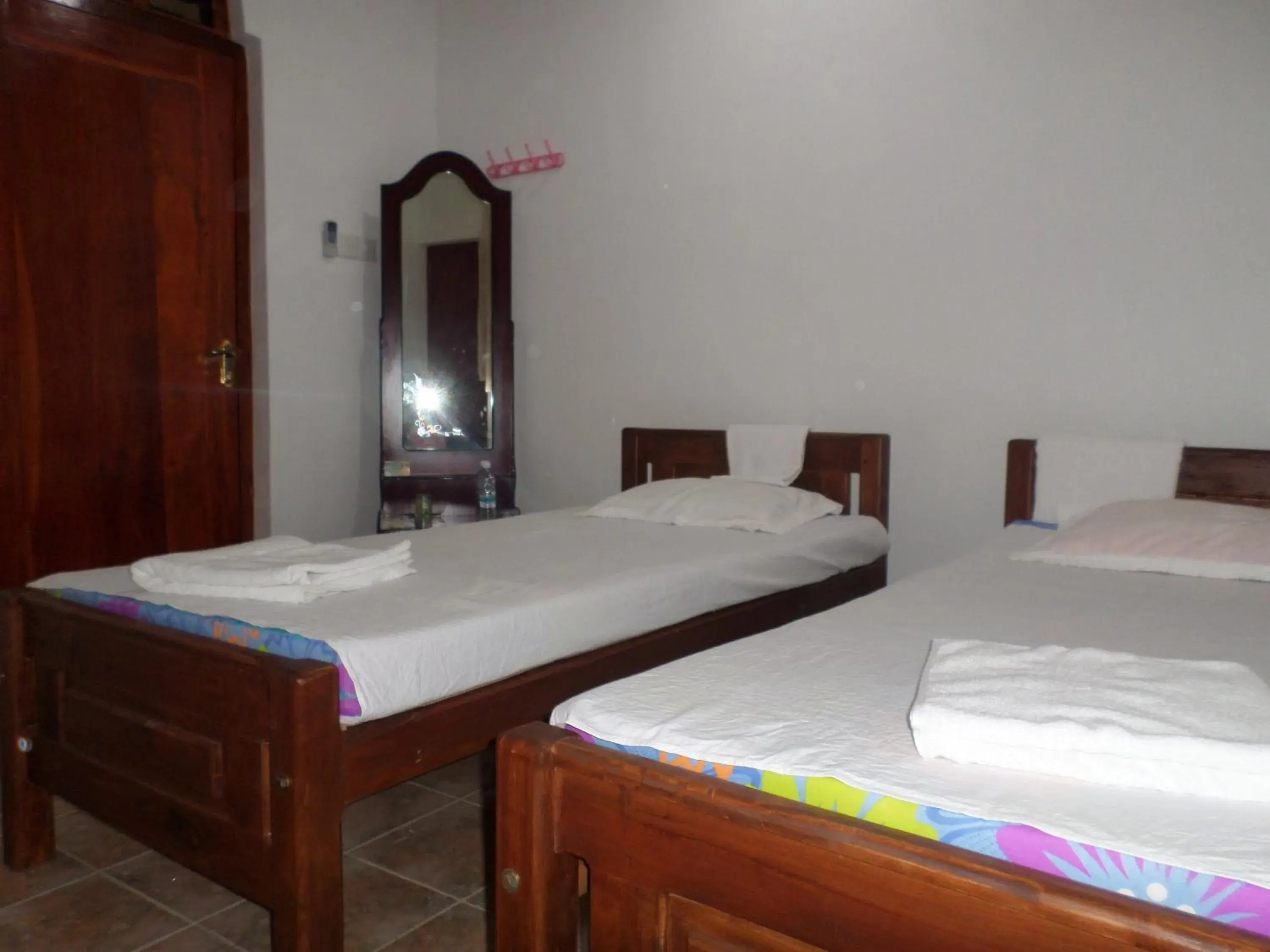 Budget Double Room in Mayura Rest Inn Budget Double Room in Mayura Rest Inn
