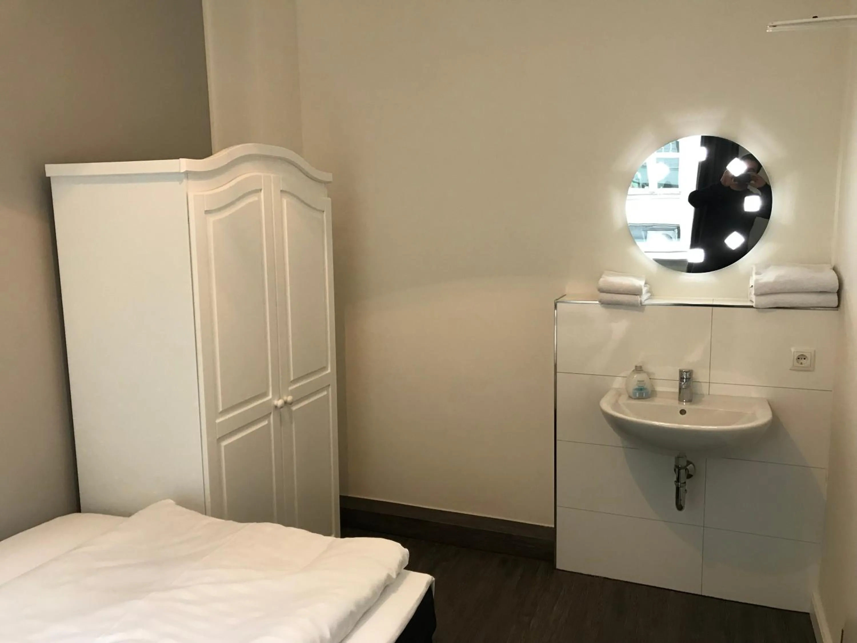 Bed in Hotel Fame am Hauptbahnhof