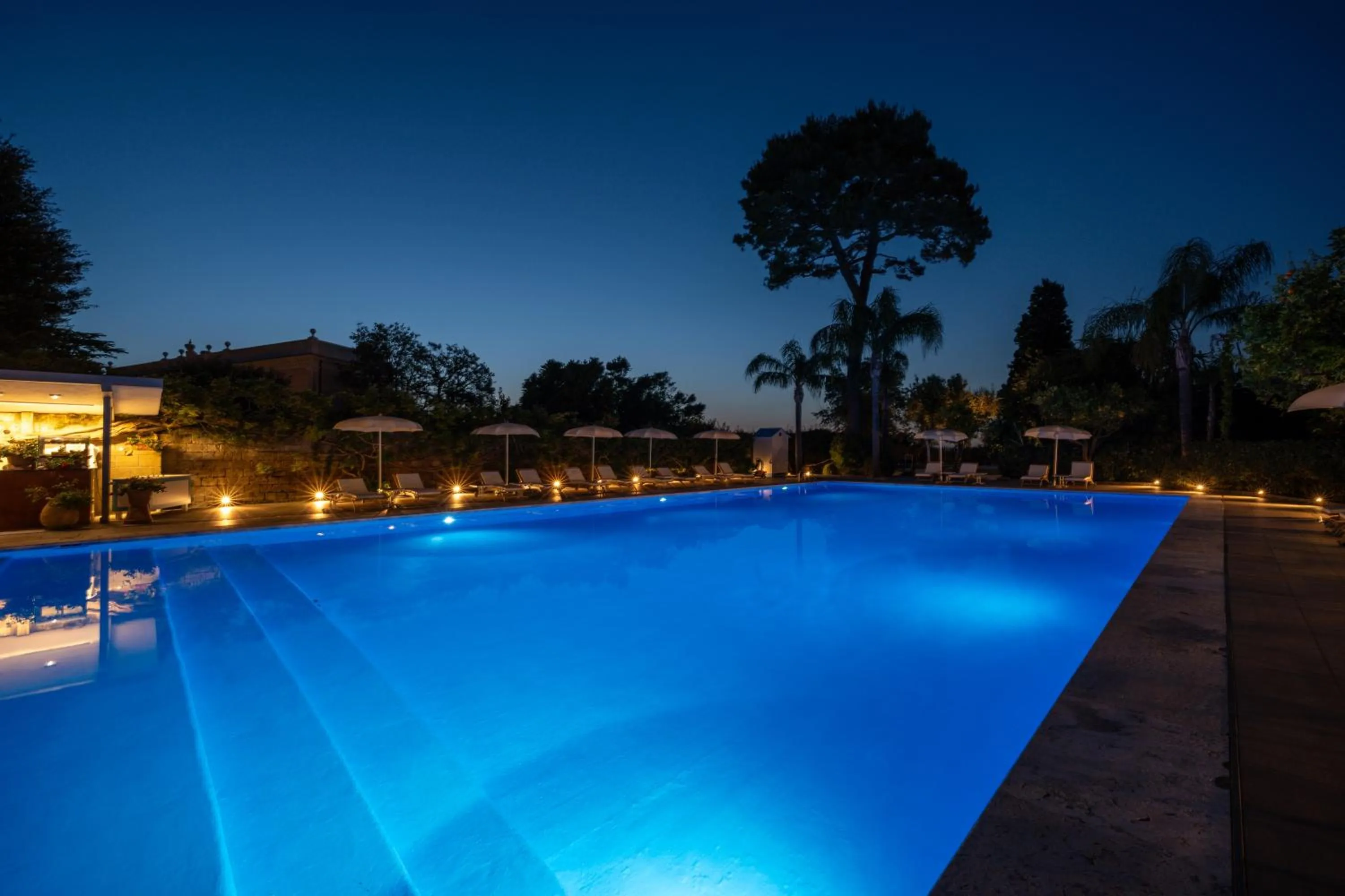 Night in Grand Hotel Cocumella