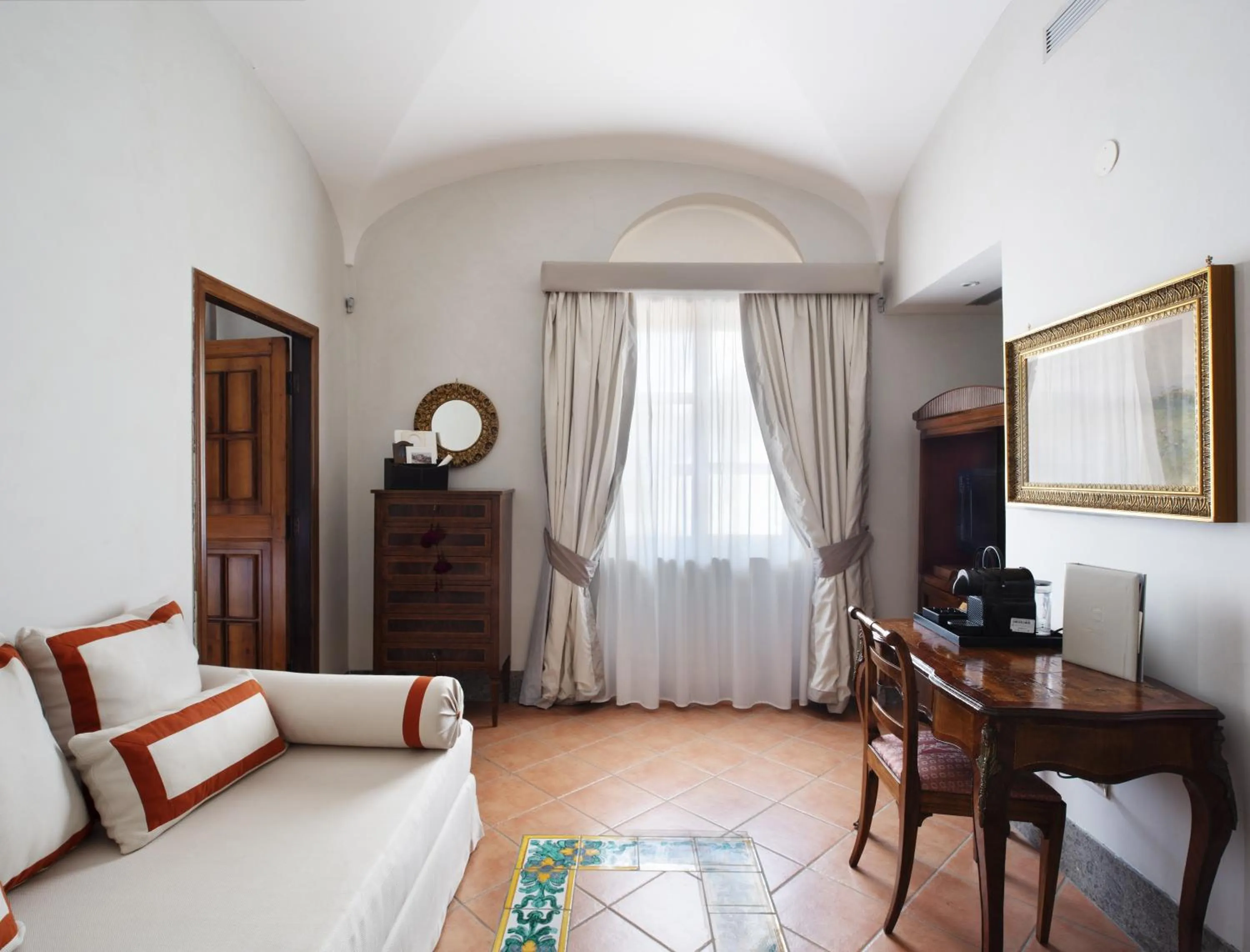 Living room in Grand Hotel Cocumella