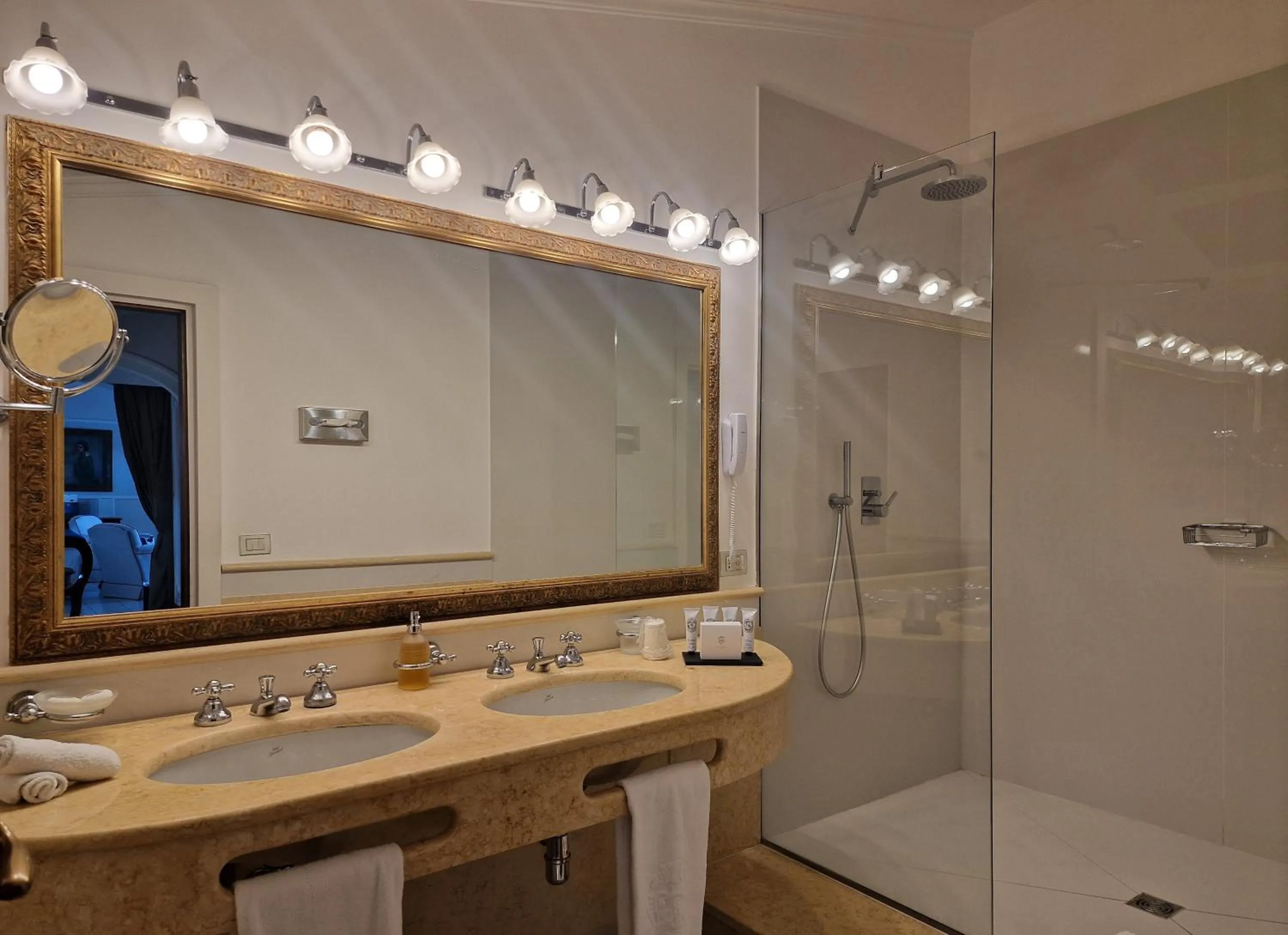 Bathroom in Grand Hotel Cocumella