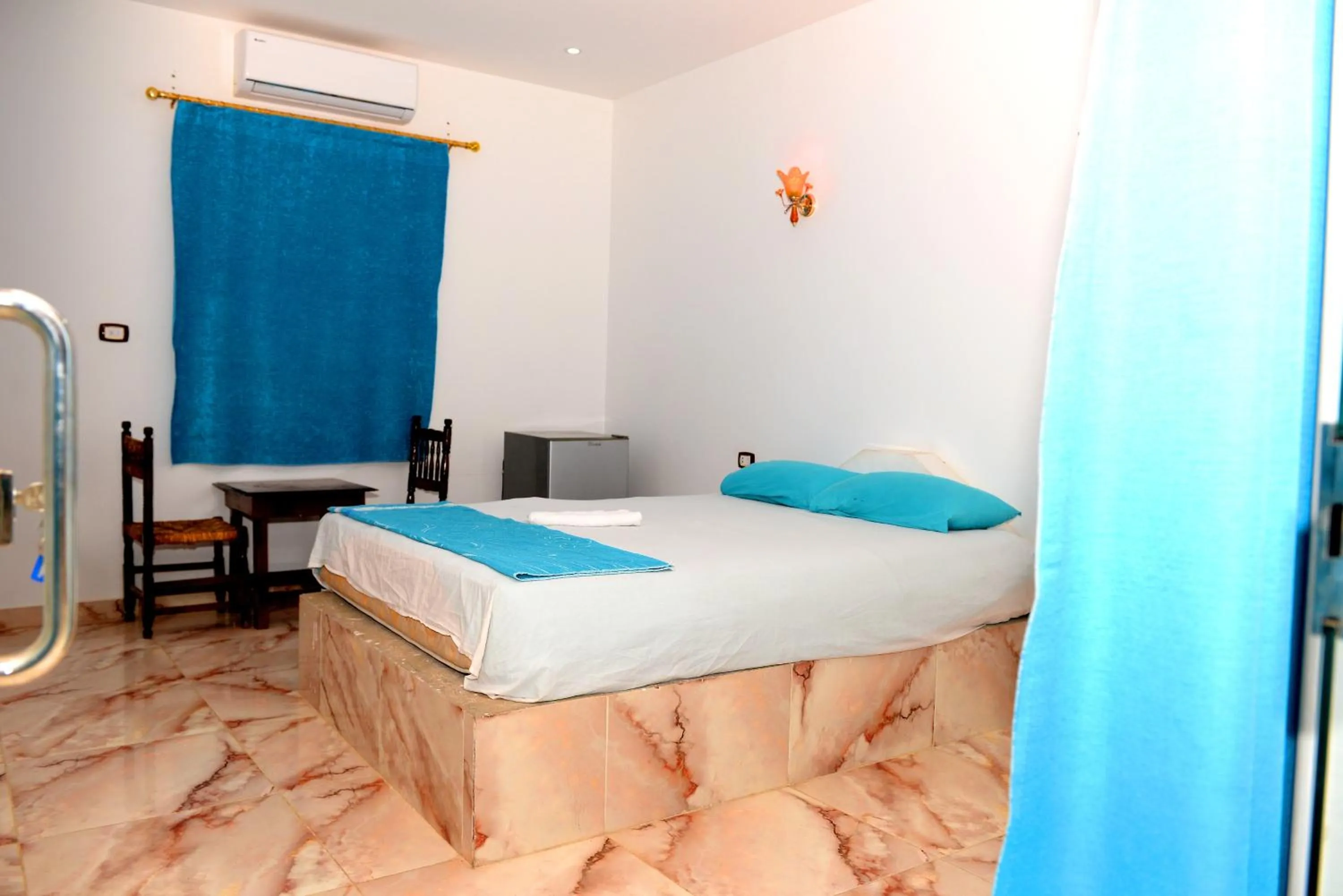 Photo of the whole room, Bed in Luxor Guest House