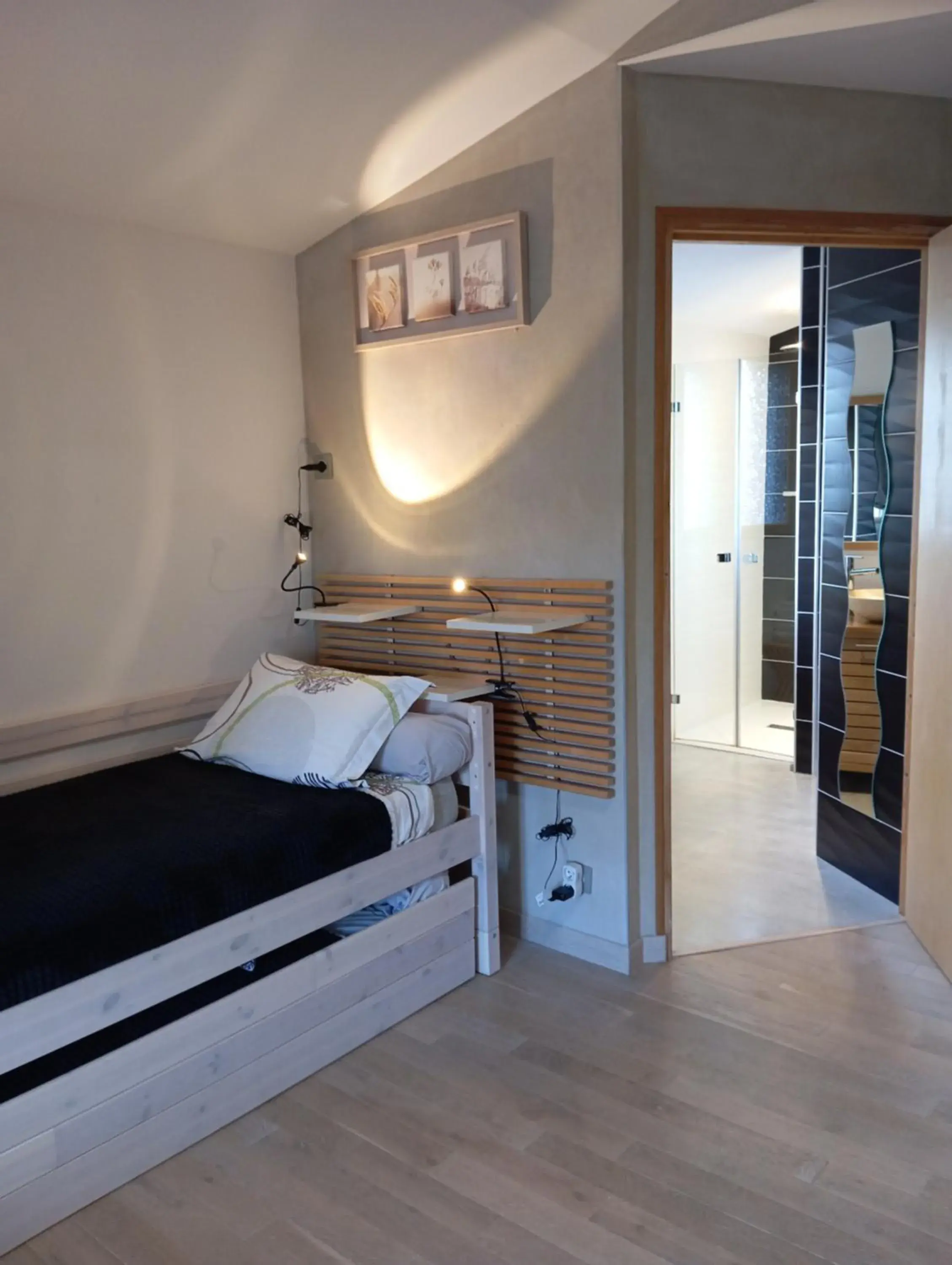 Family Room with Private Bathroom - single occupancy in Homgaïa chambres d'hôtes Family Room with Private Bathroom - single occupancy in Homgaïa chambres d'hôtes