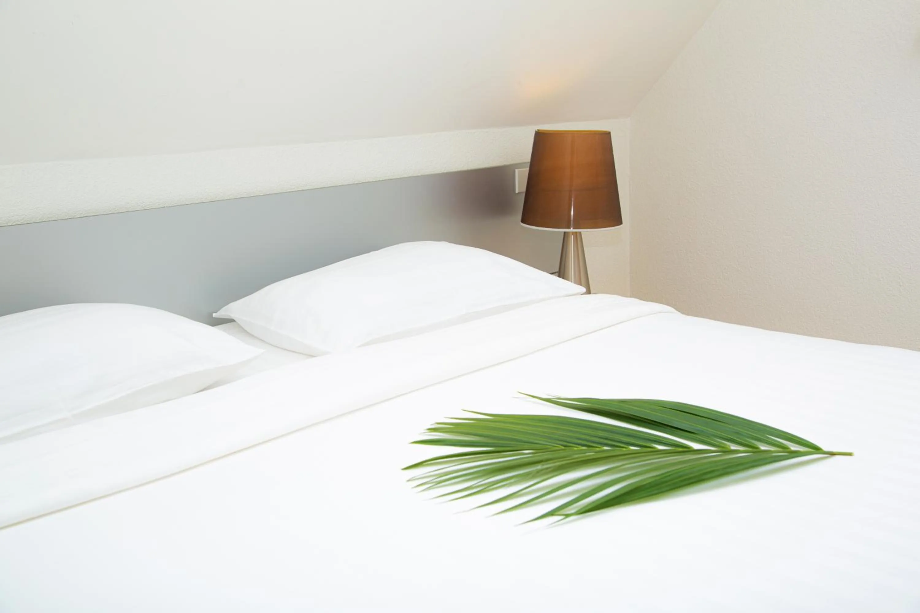 Bed in Koh Chang Beach Villas