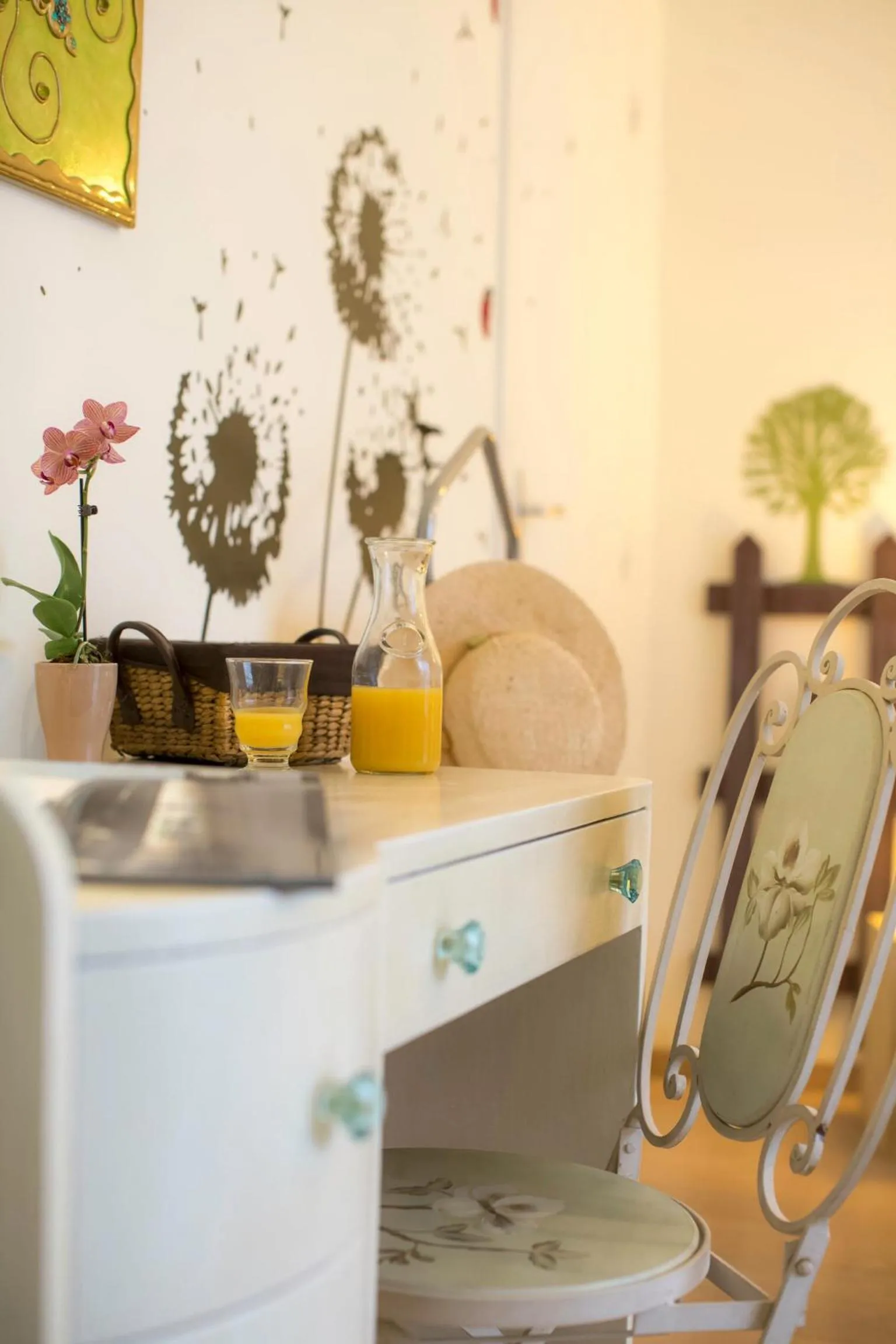 Decorative detail in Couette Et Cafe Crème