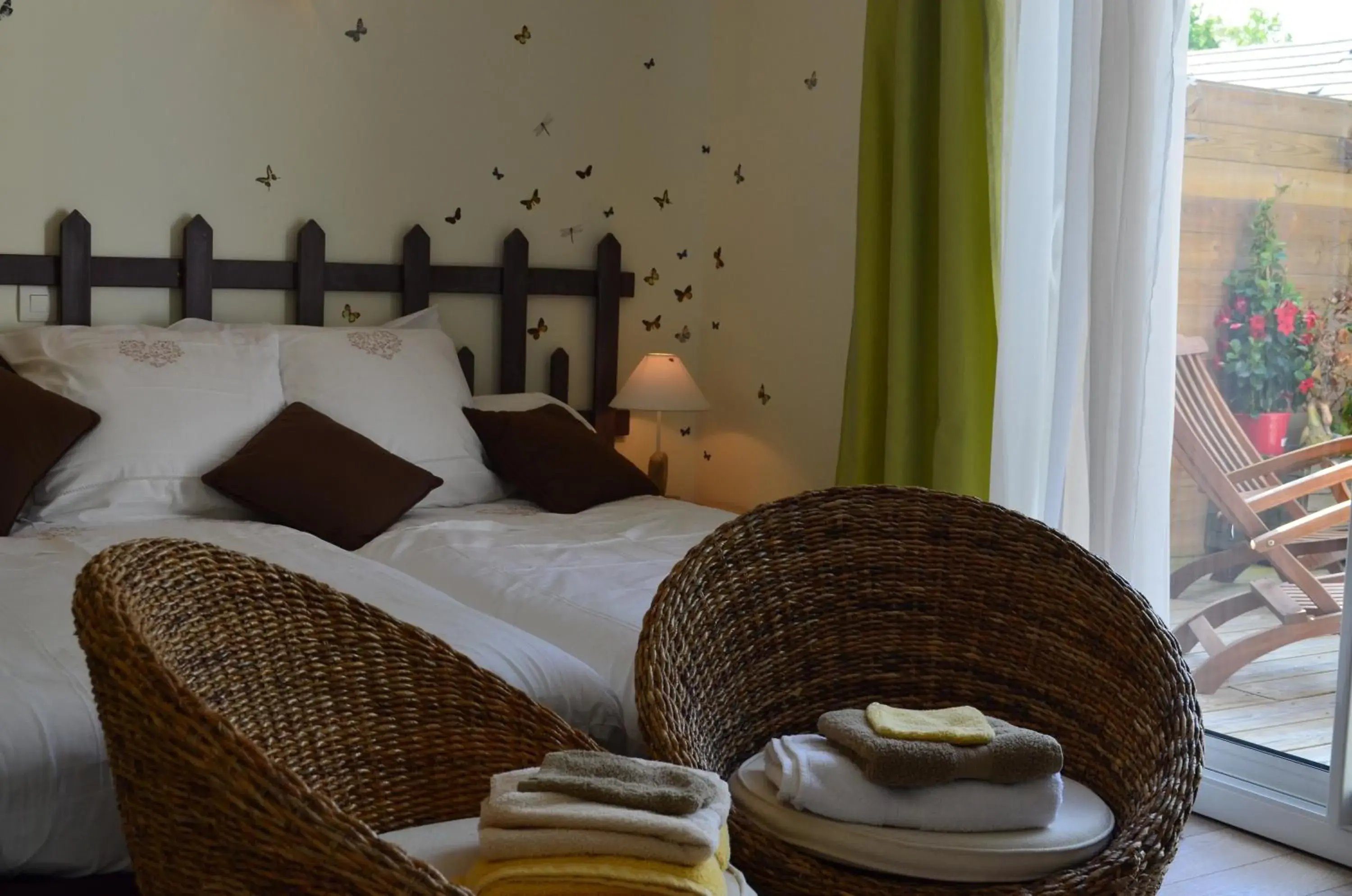 Double Room with Garden View - single occupancy in Couette Et Cafe Crème Double Room with Garden View - single occupancy in Couette Et Cafe Crème