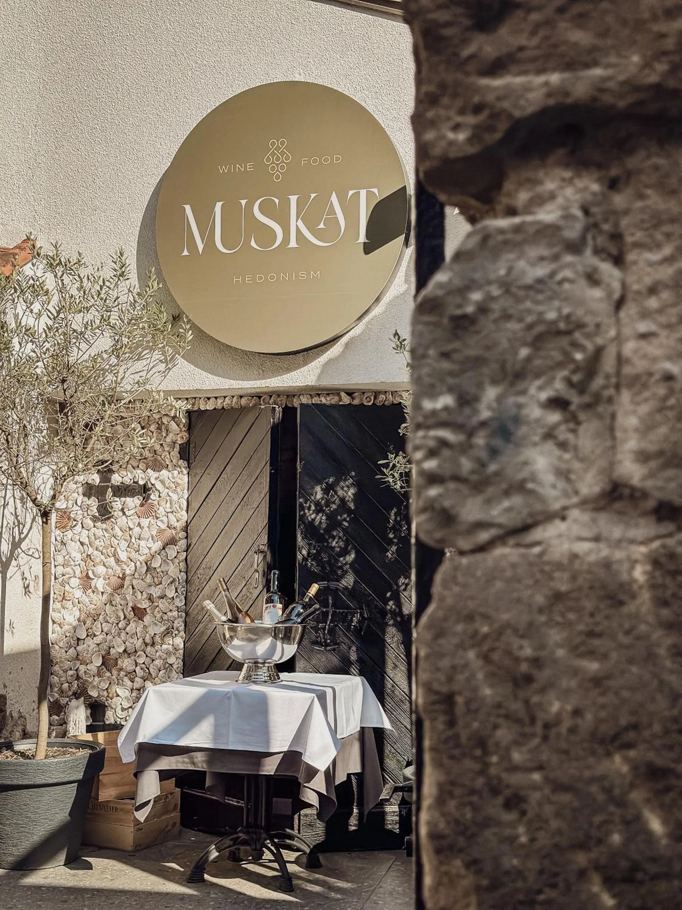 Restaurant/places to eat in Hotel Dum by Muskat