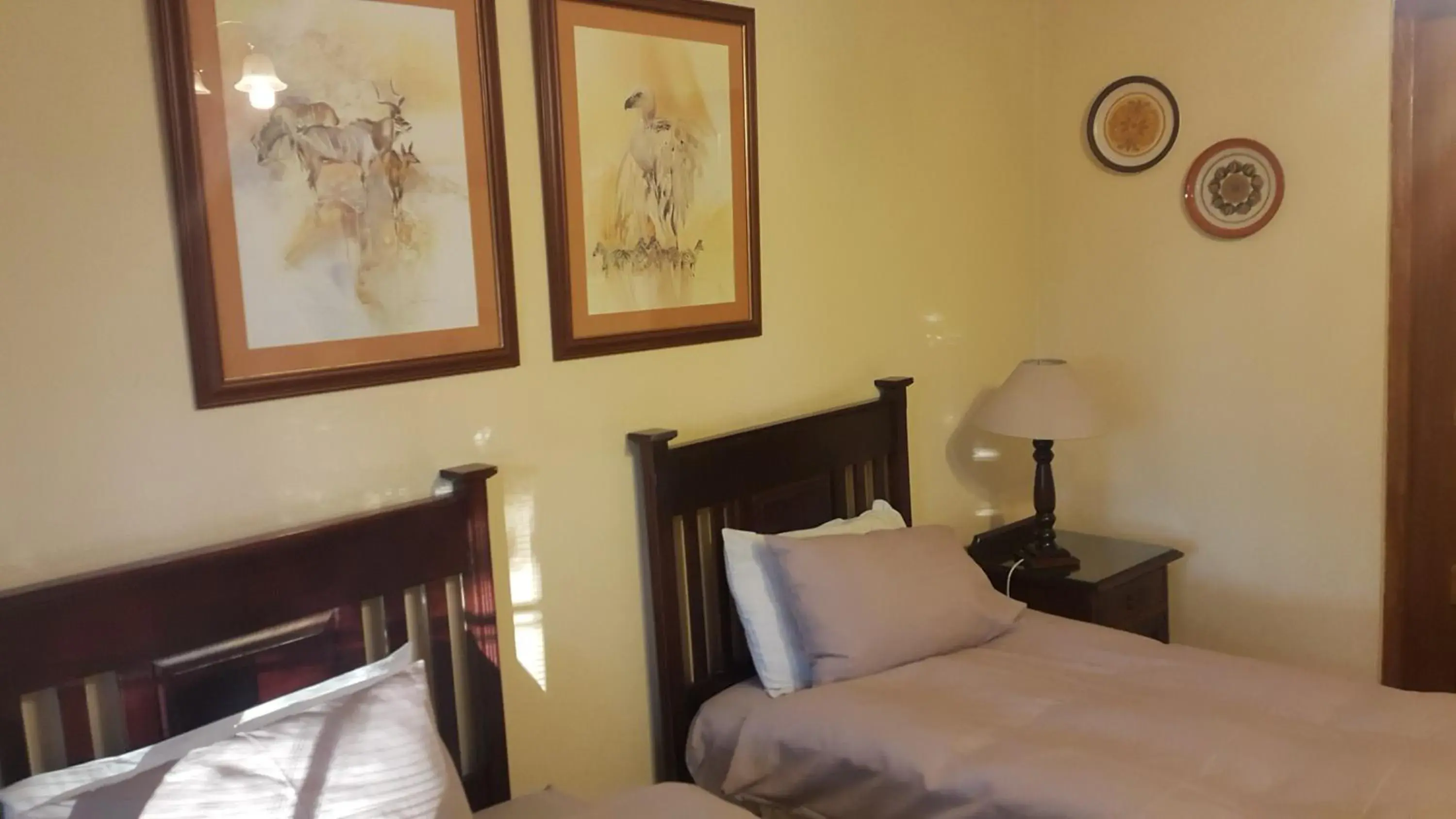 Twin Room with Bath in Albatross B&B Twin Room with Bath in Albatross B&B