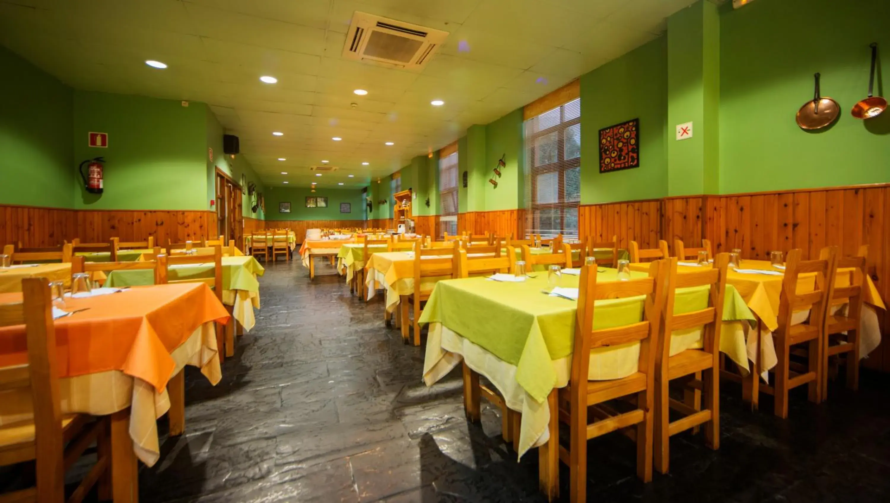 Restaurant/places to eat in Hotel Hipic Restaurant/places to eat in Hotel Hipic